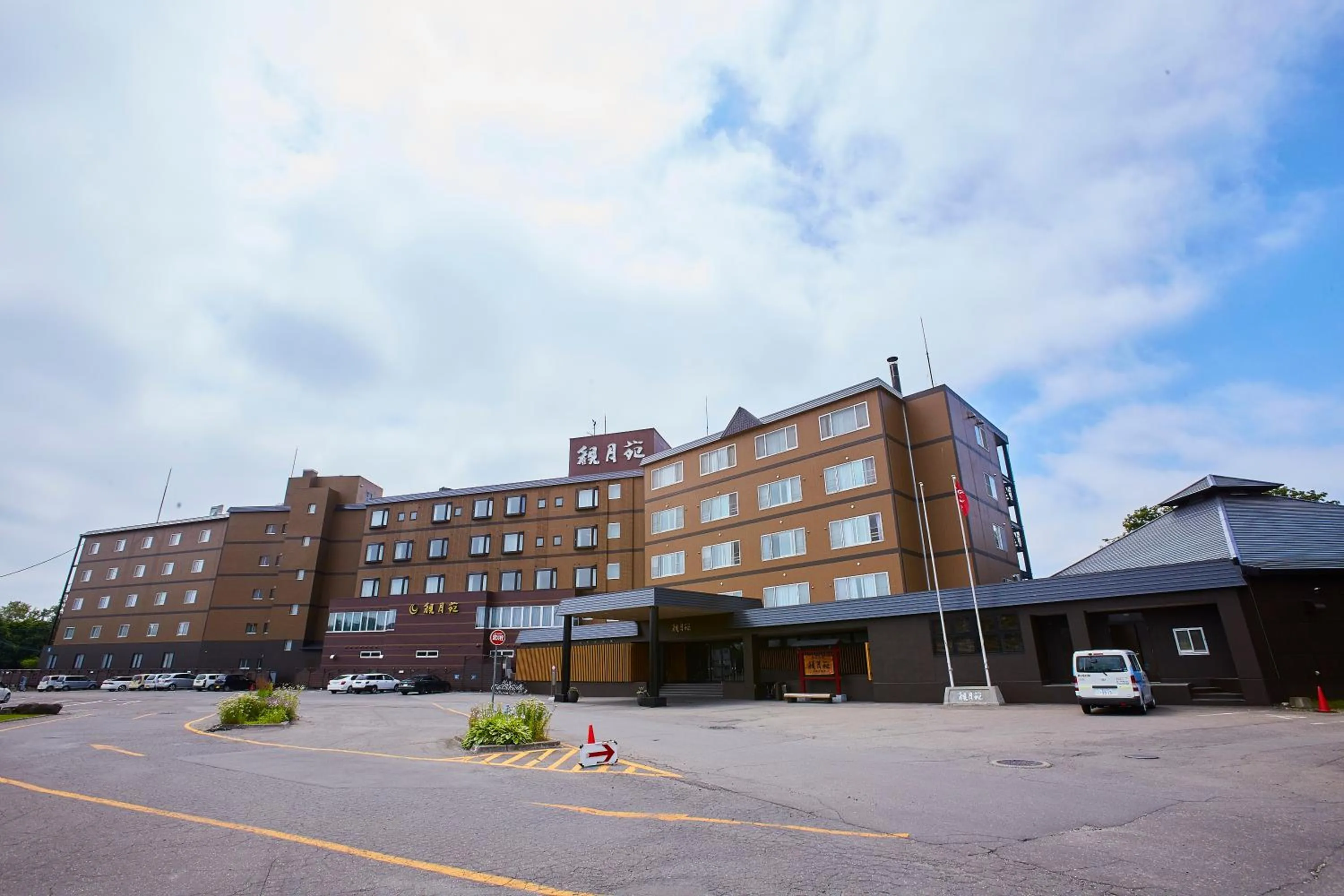 Facade/entrance in Kangetsuen