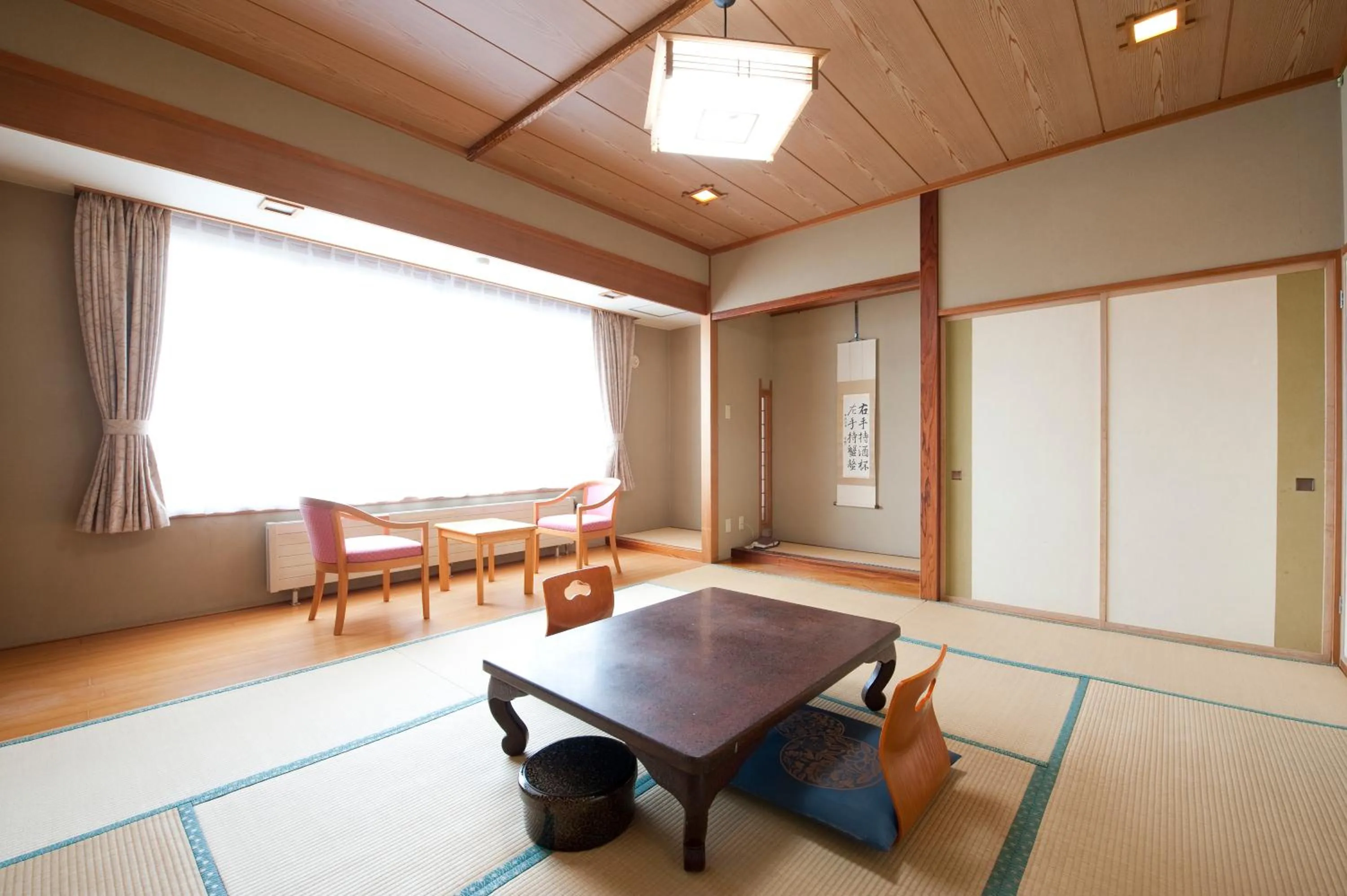 Photo of the whole room in Kangetsuen