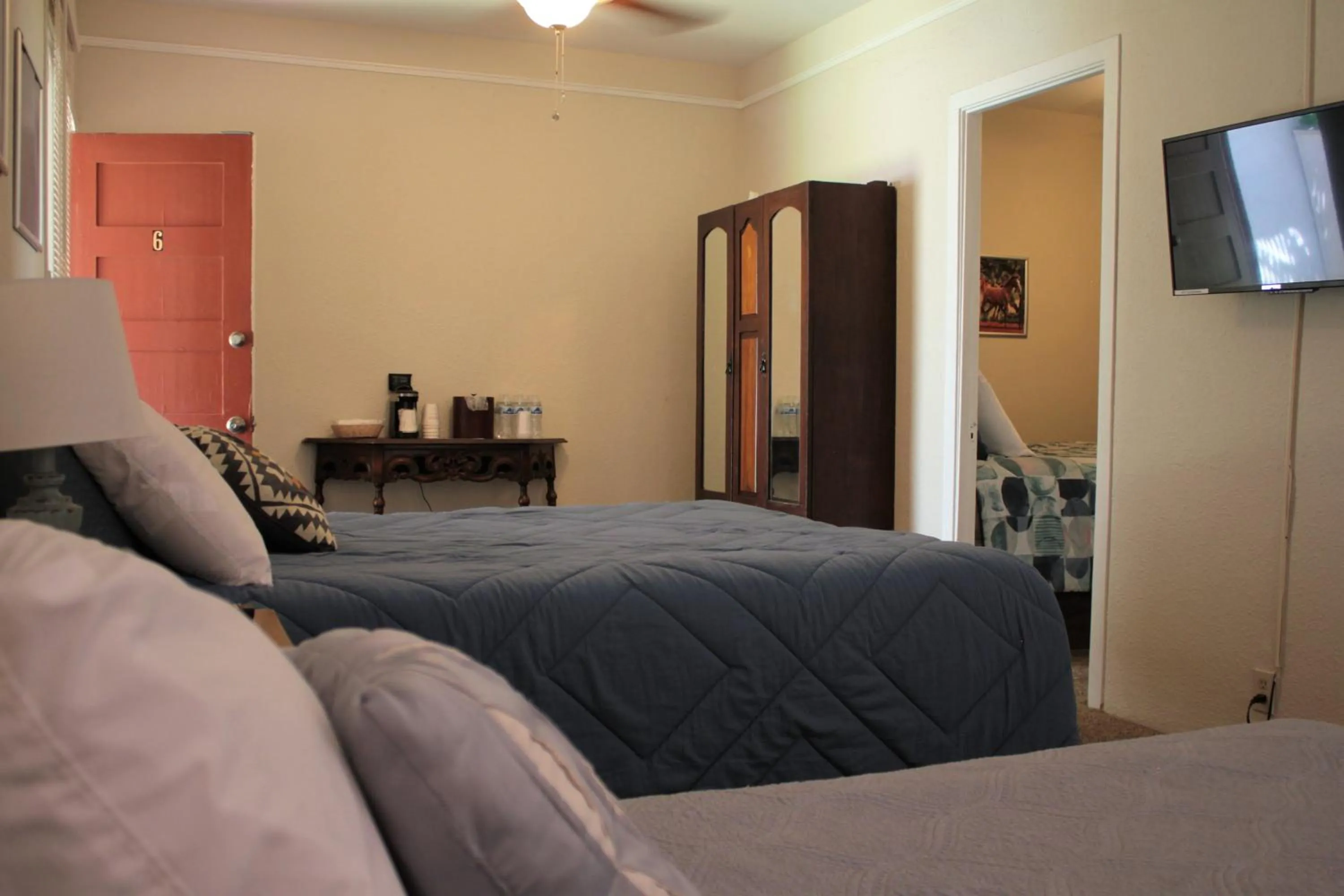 Bed in Grand Canyon West Hotel Sheps Miners Inn