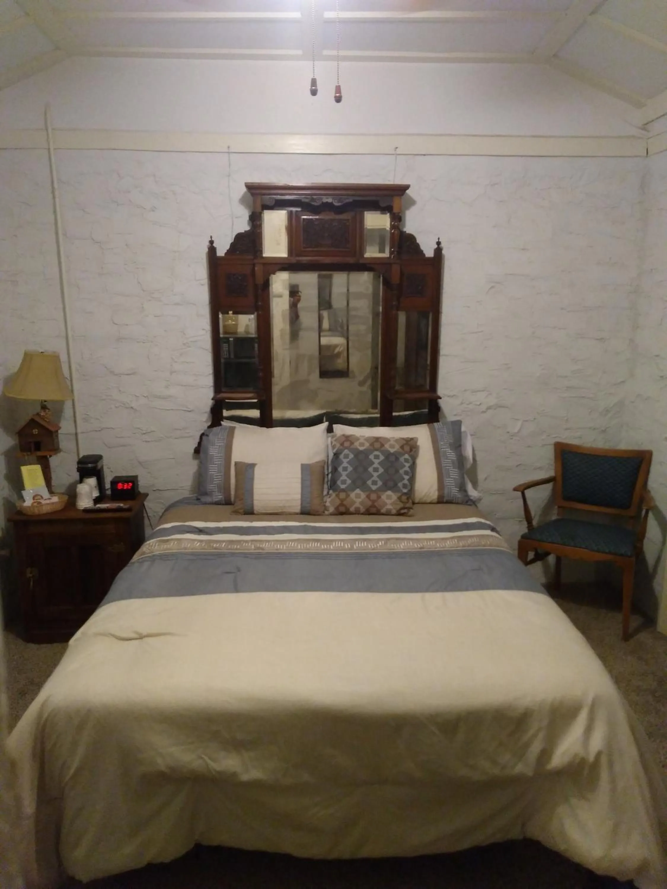 Bed in Grand Canyon West Hotel Sheps Miners Inn