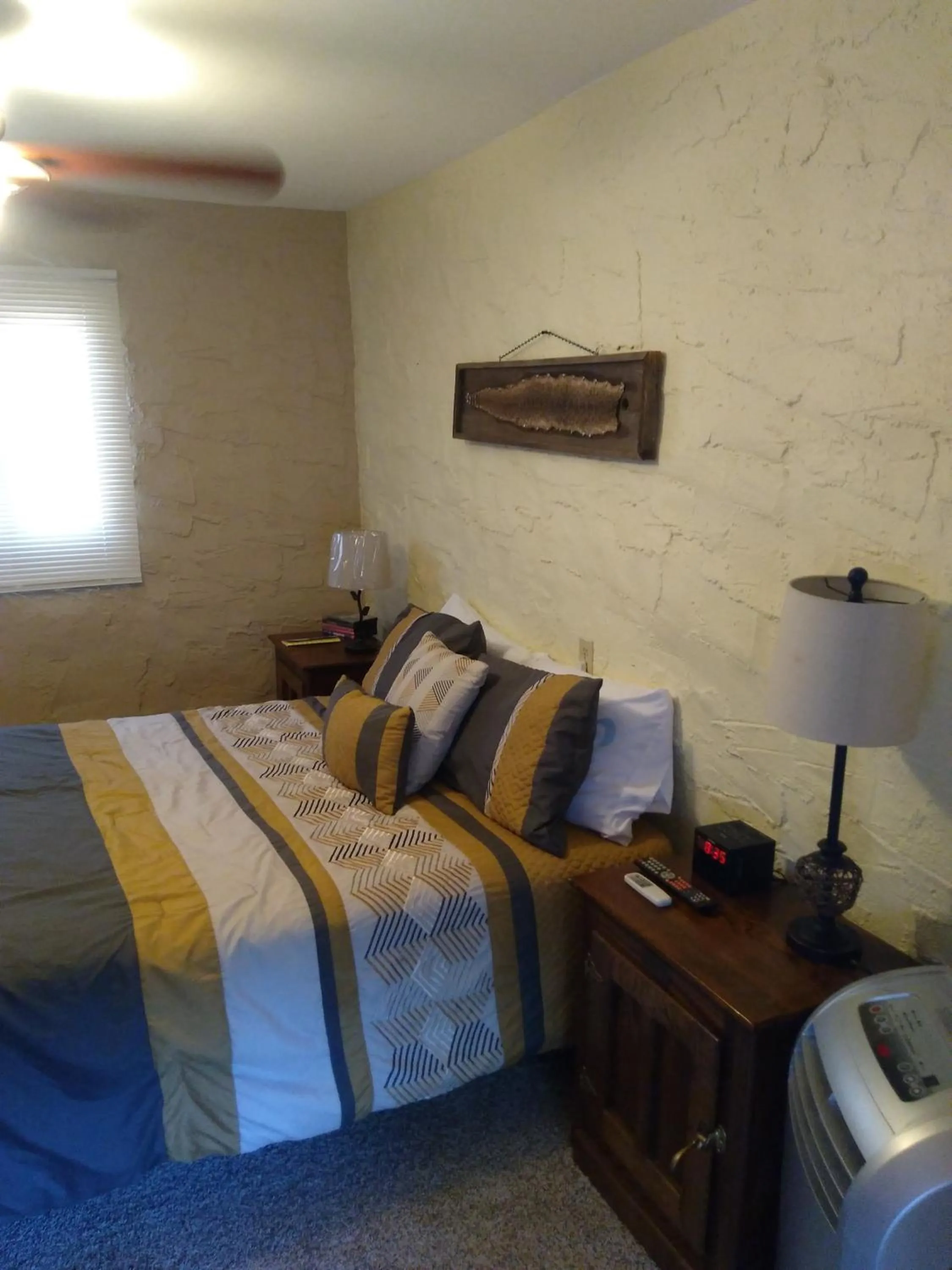 Bed in Grand Canyon West Hotel Sheps Miners Inn