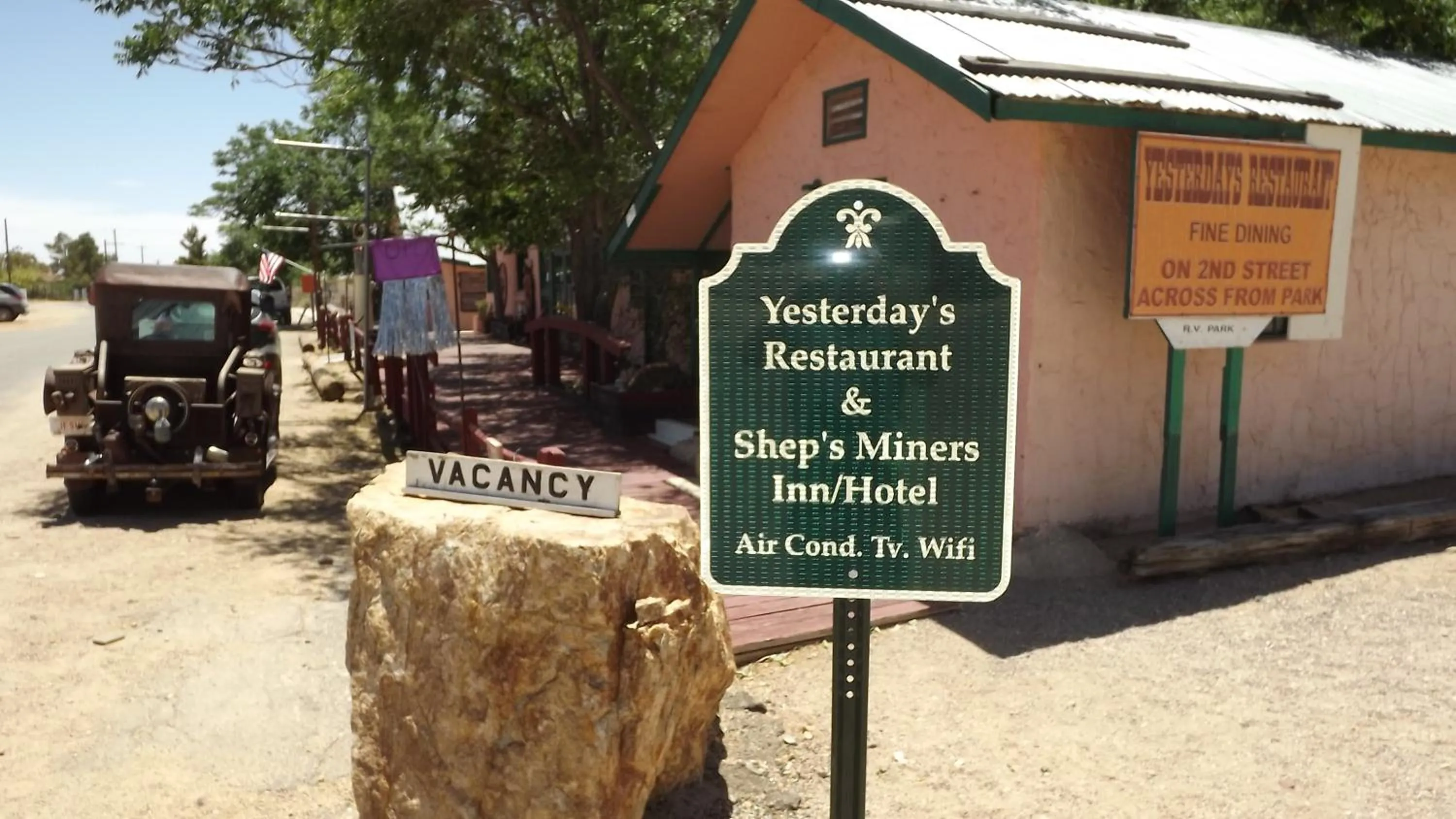 Facade/entrance in Grand Canyon West Hotel Sheps Miners Inn