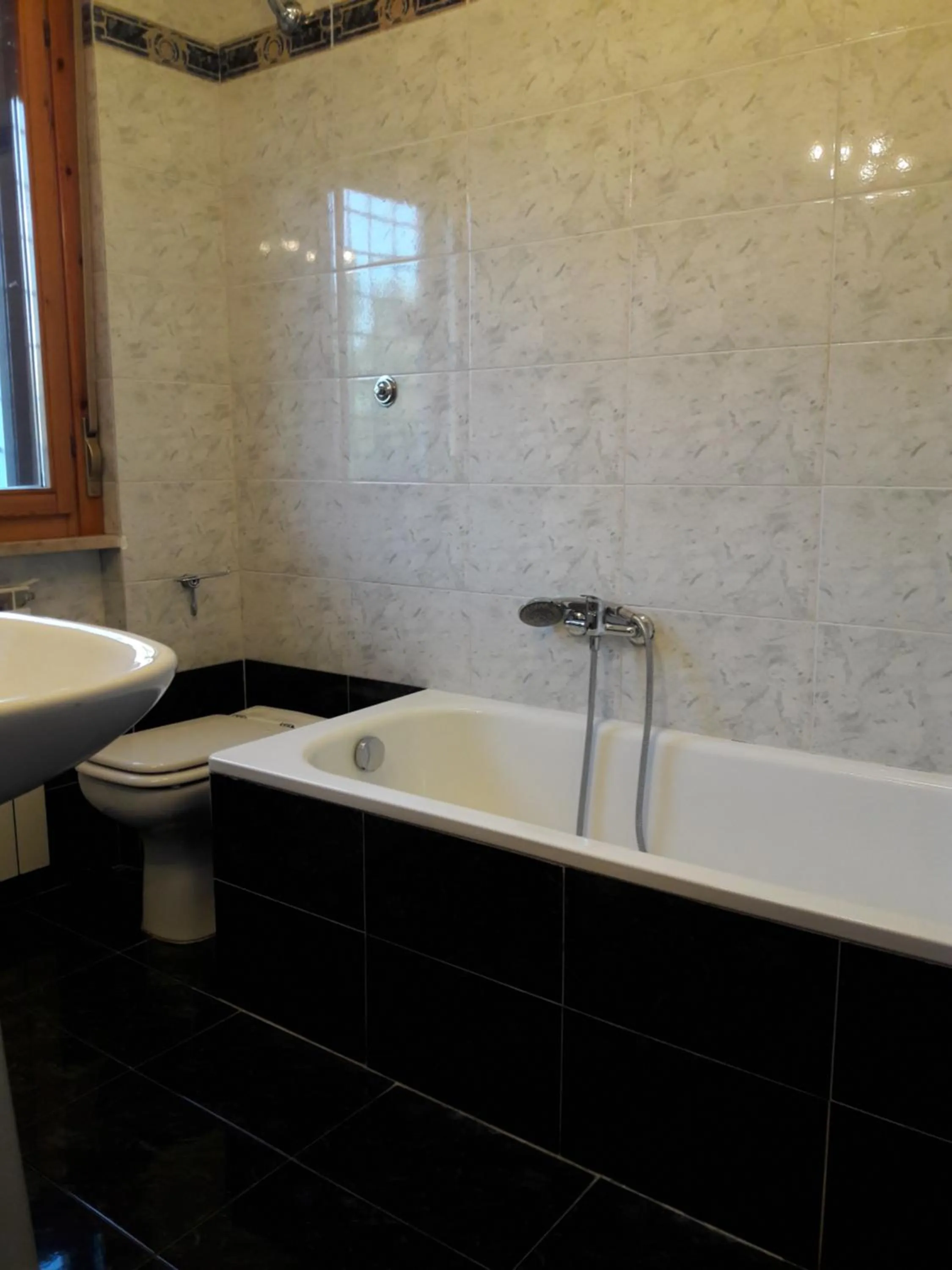 Bathroom in Nuova Fiera Apart.