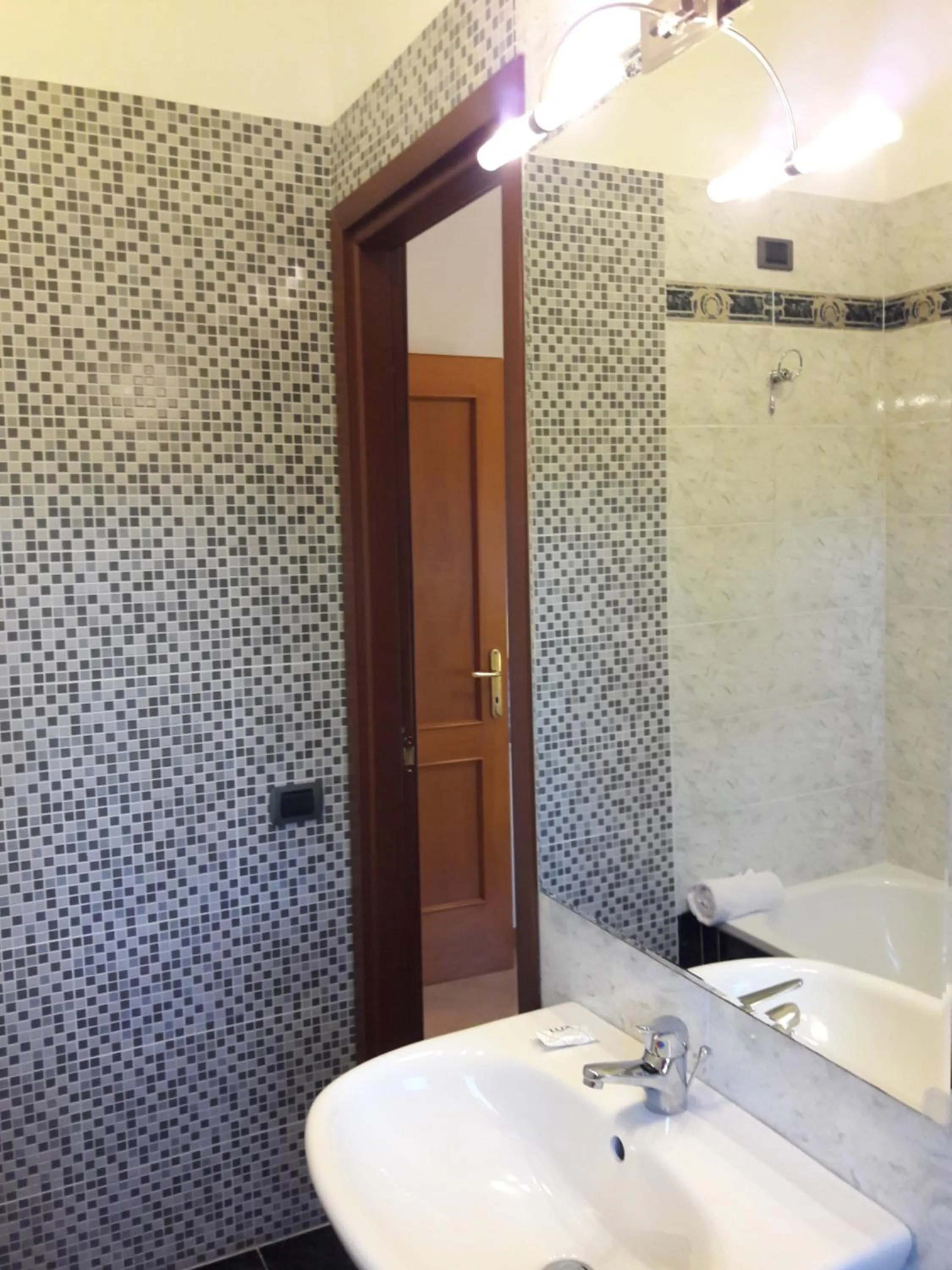 Bathroom in Nuova Fiera Apart.