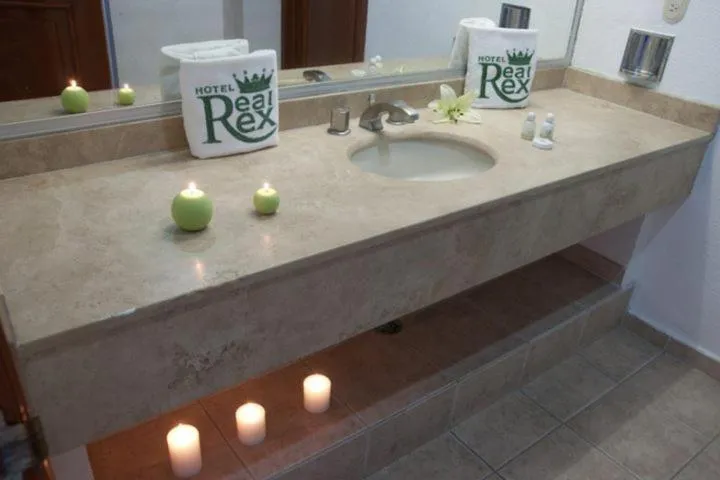 Bathroom in Hotel Real Rex