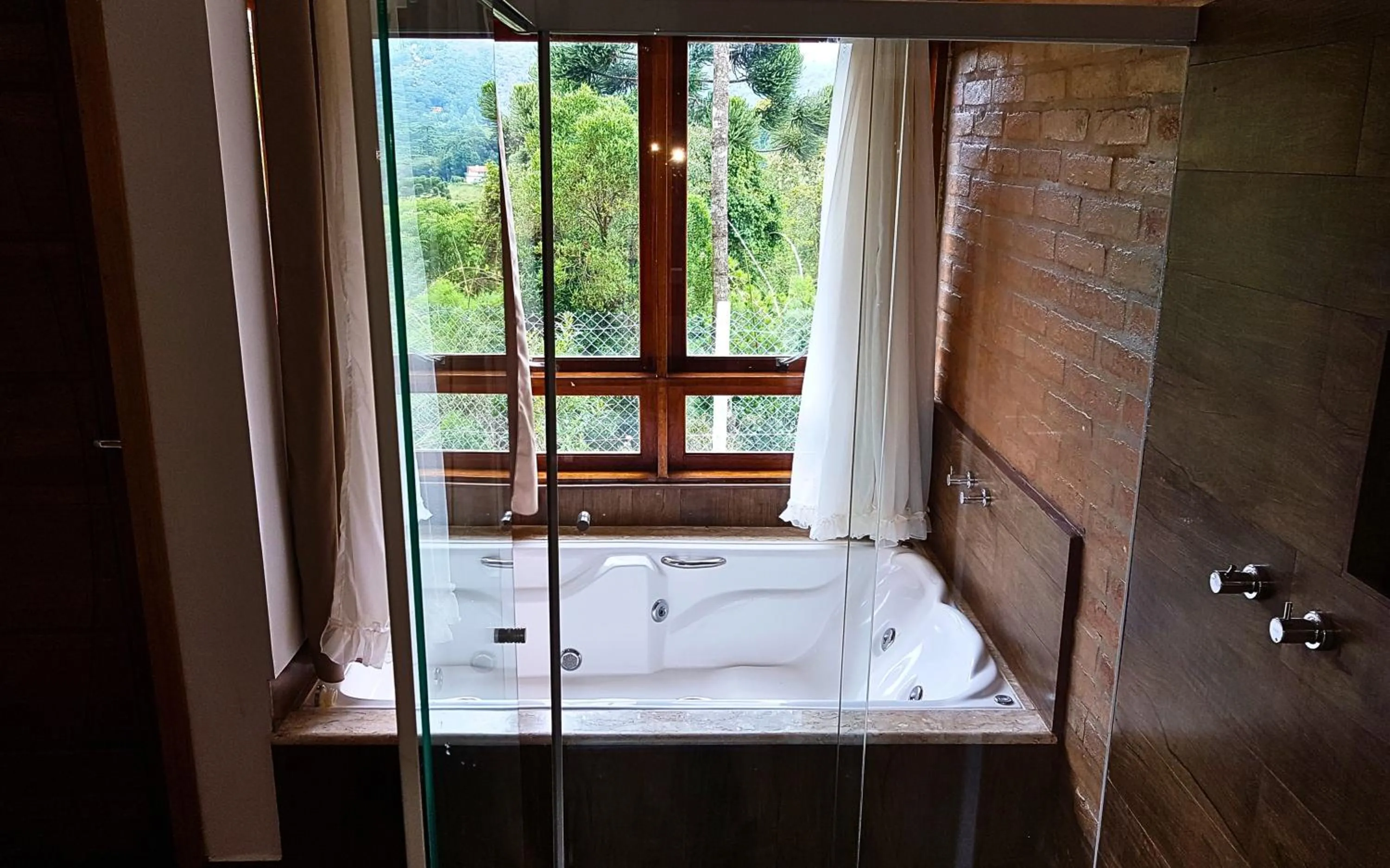 Hot Tub in Chalés Colline Verte