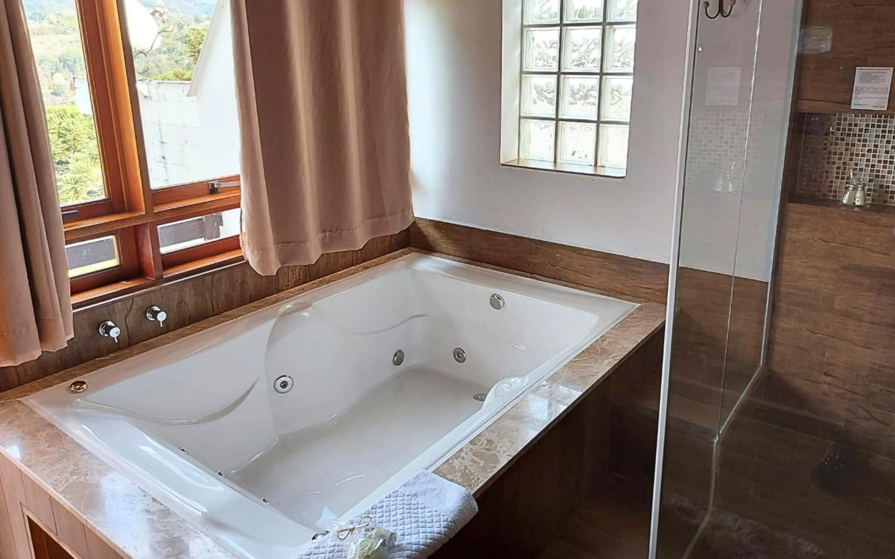 Hot Tub in Chalés Colline Verte