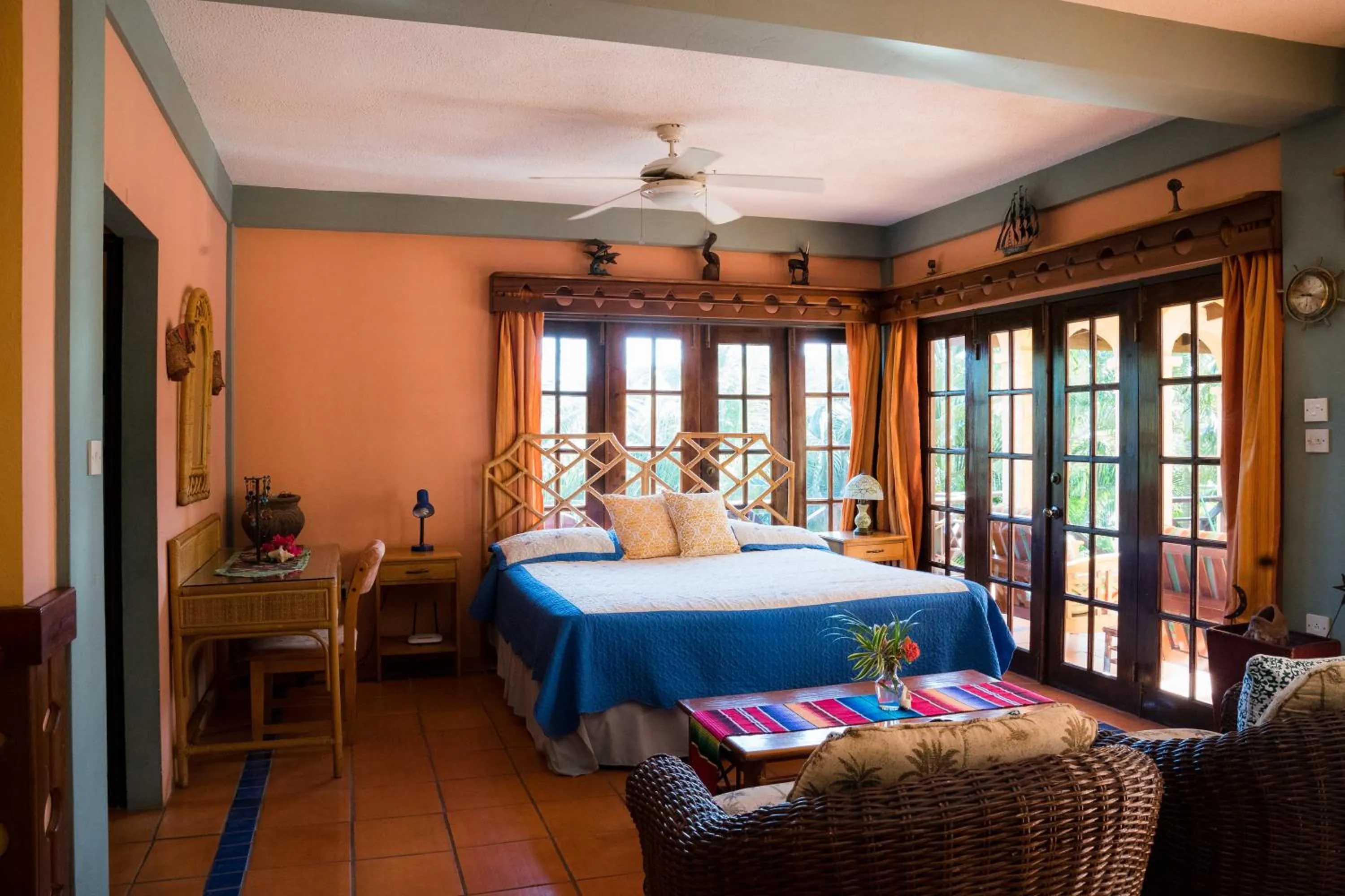 Bed in Reef View Pavilions - Villas & Condos