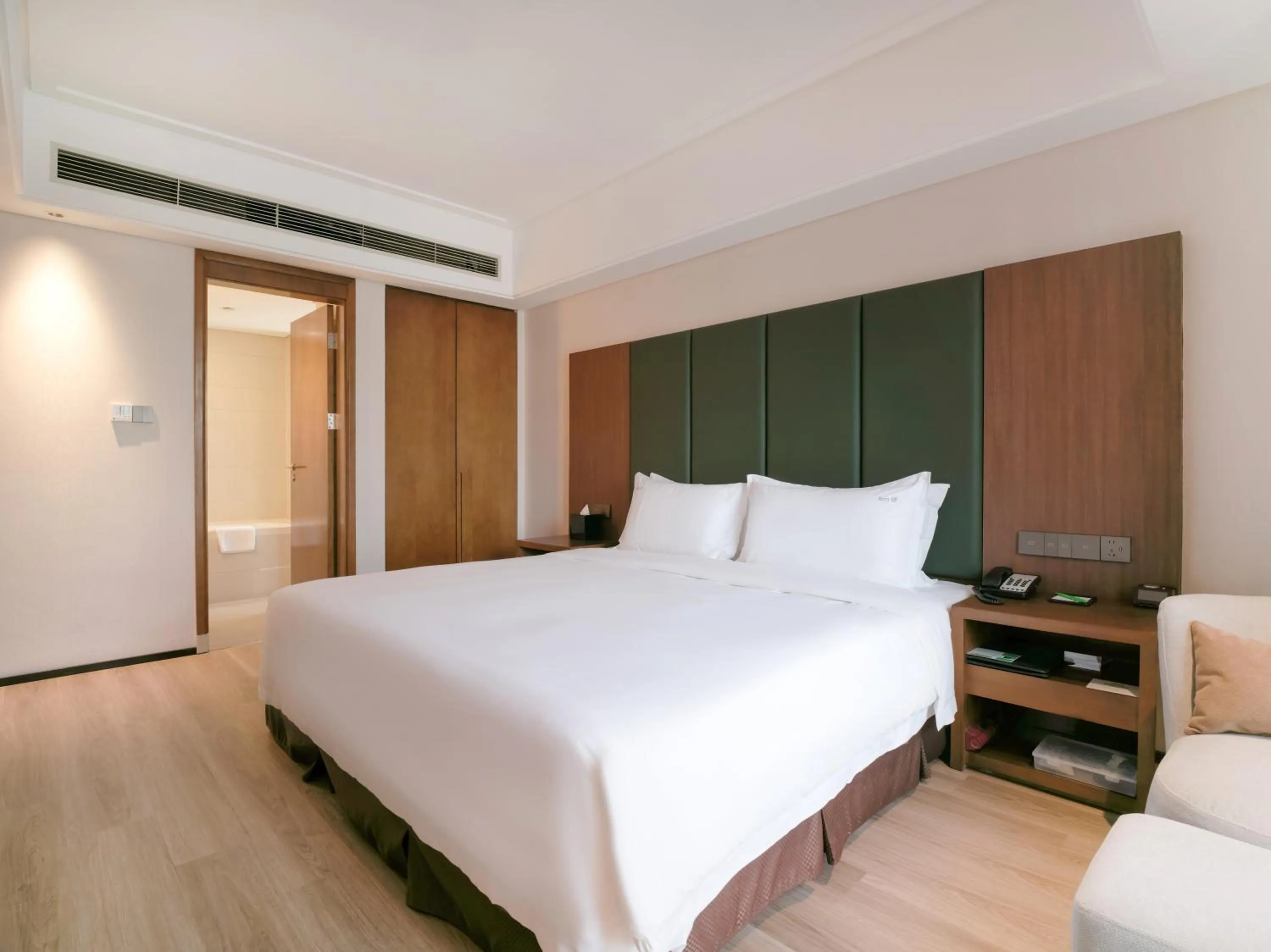 Bed in Holiday Inn Qingdao City Center by IHG - May 4th Square
