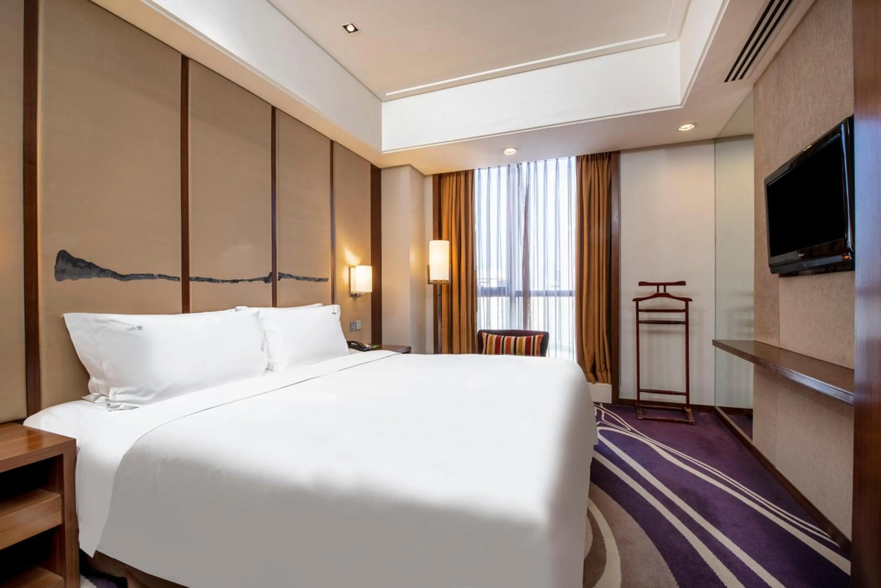 Photo of the whole room, Bed in Holiday Inn Qingdao City Center by IHG - May 4th Square
