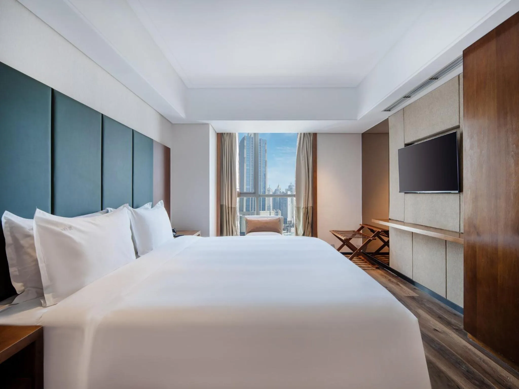 Photo of the whole room, Bed in Holiday Inn Qingdao City Center by IHG - May 4th Square