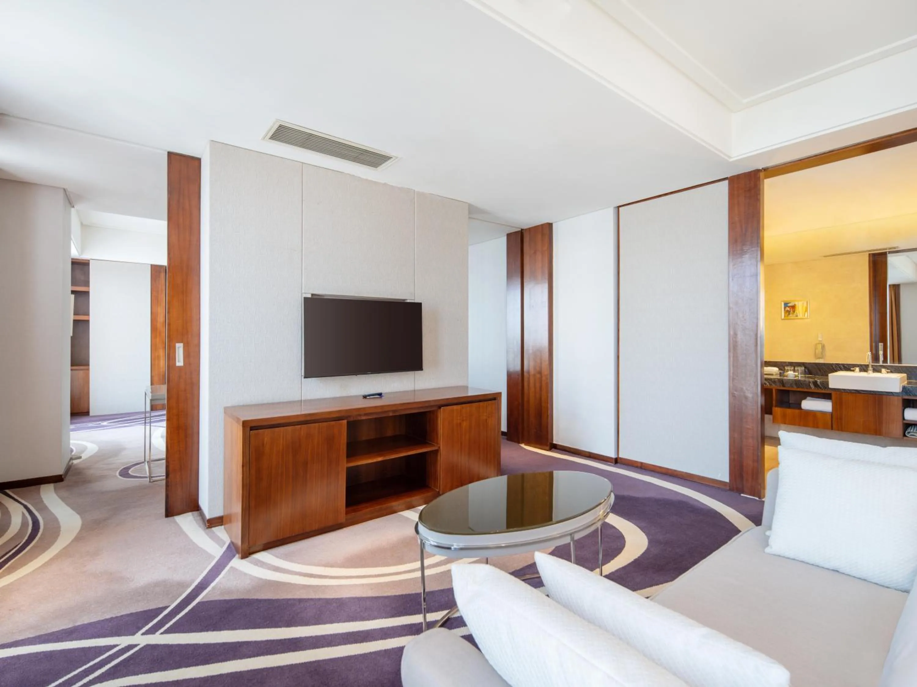 Bed in Holiday Inn Qingdao City Center by IHG - May 4th Square