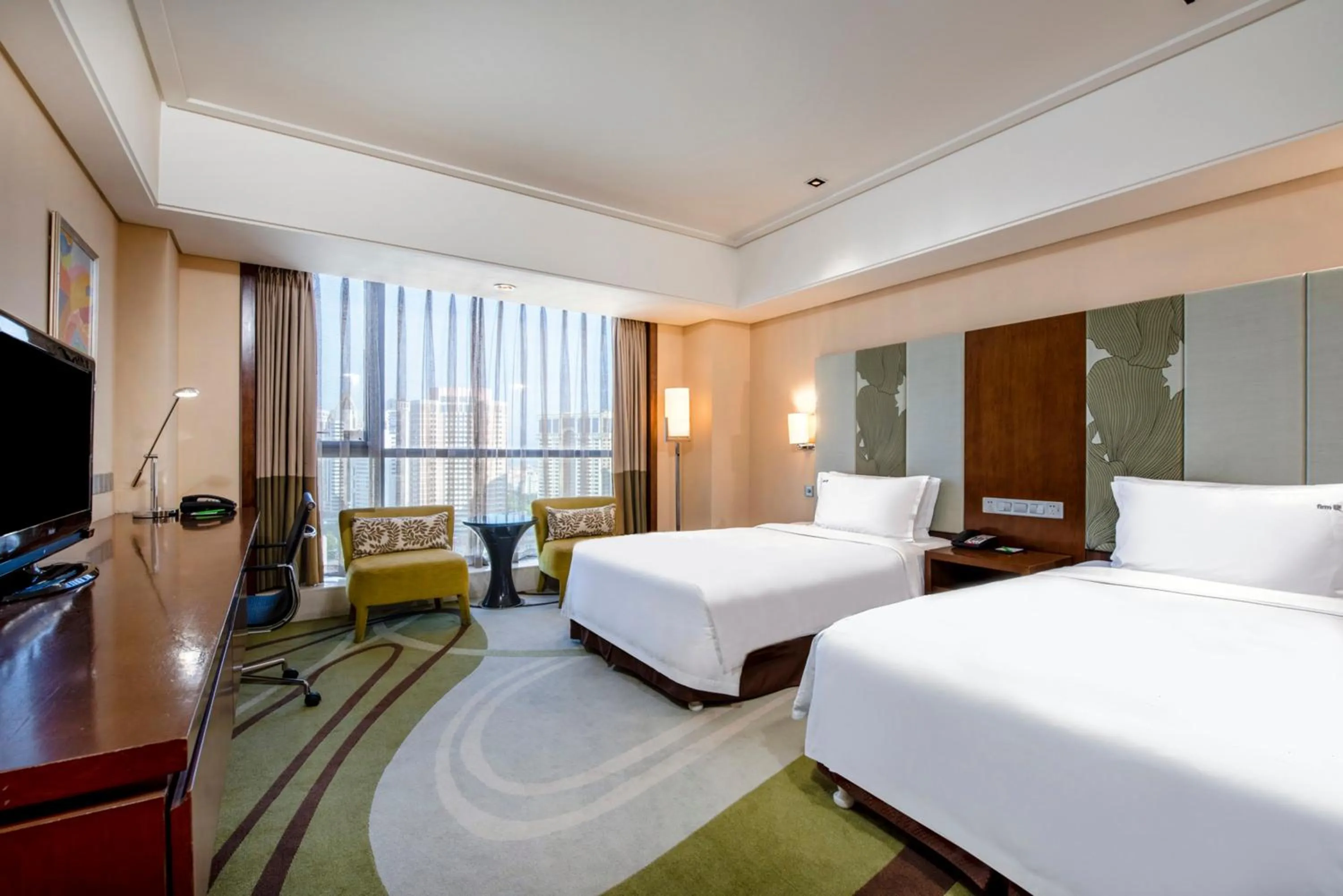 Photo of the whole room, Bed in Holiday Inn Qingdao City Center by IHG - May 4th Square