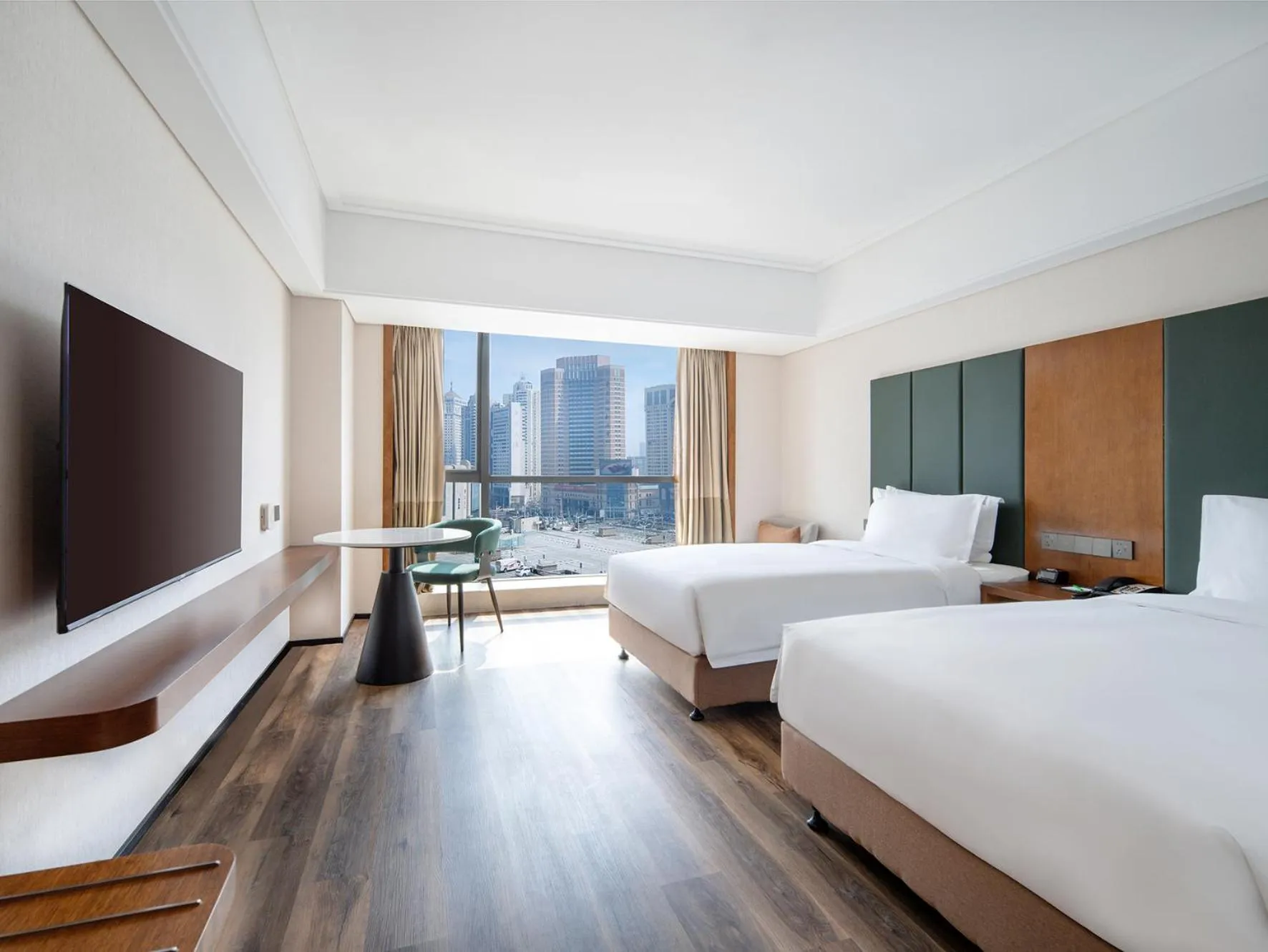 Bedroom, Bed in Holiday Inn Qingdao City Center by IHG - May 4th Square