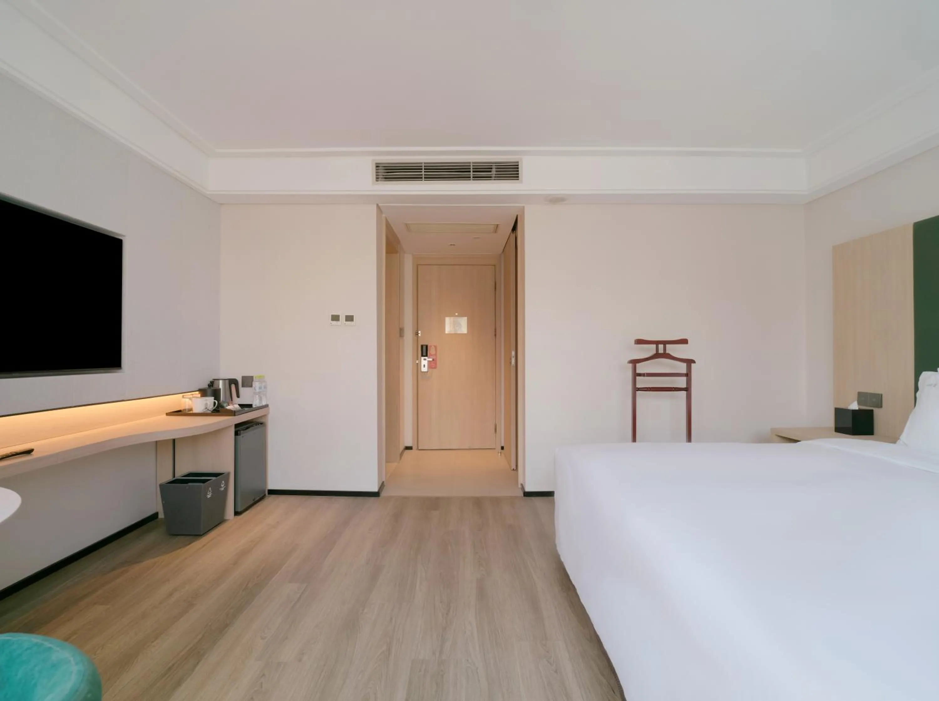 Bed in Holiday Inn Qingdao City Center by IHG - May 4th Square