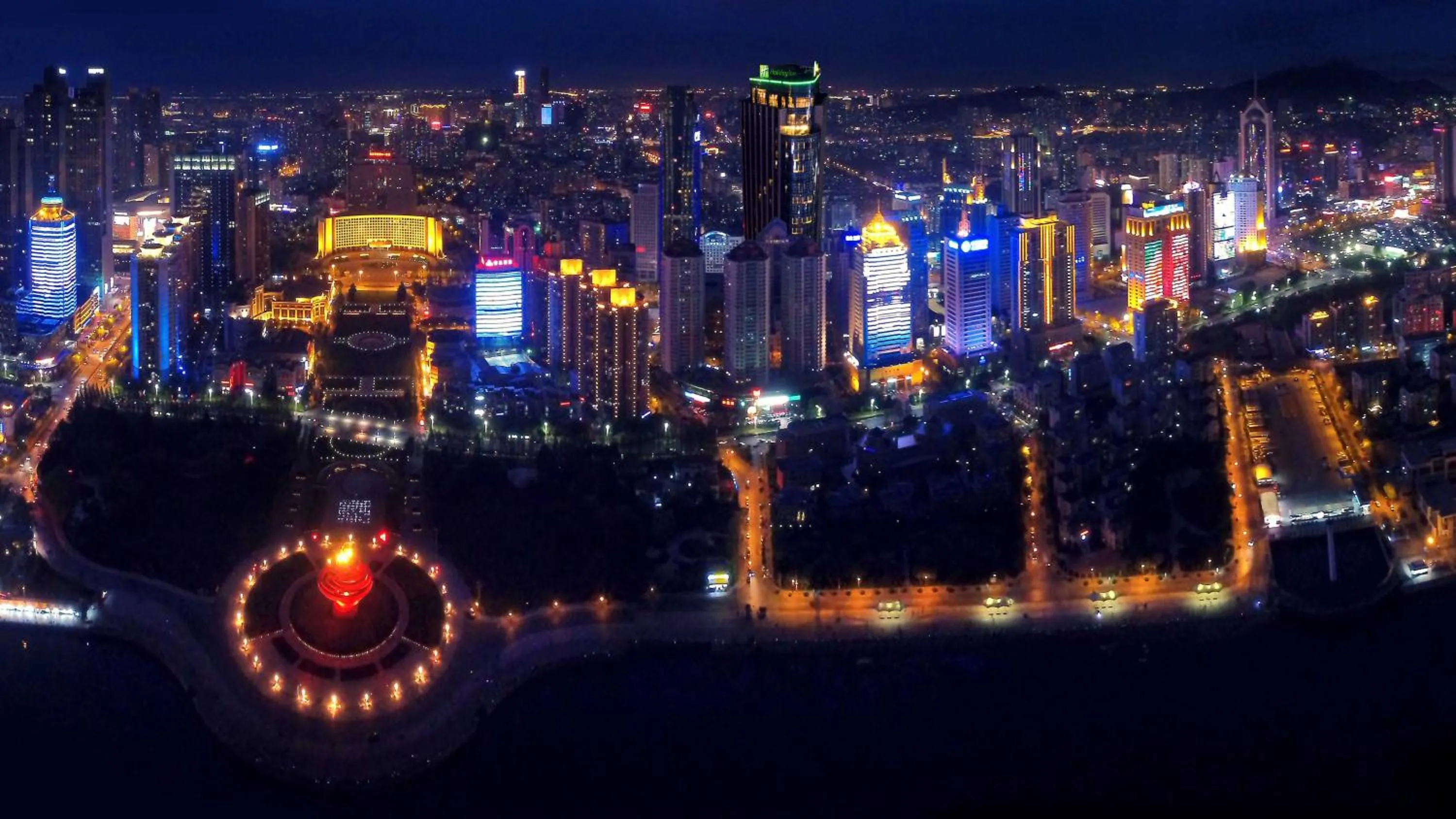 Property building in Holiday Inn Qingdao City Center by IHG - May 4th Square
