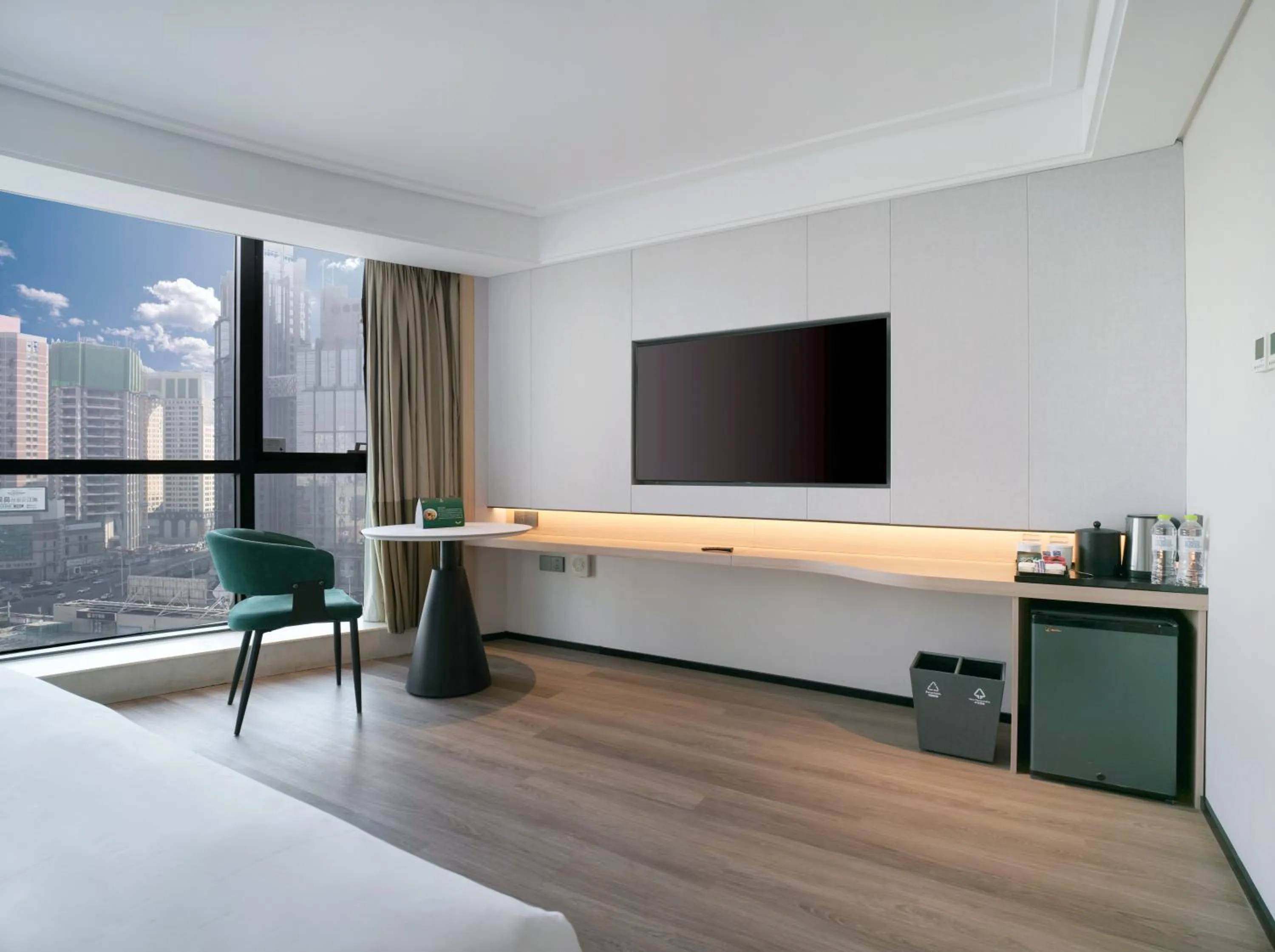 Bed in Holiday Inn Qingdao City Center by IHG - May 4th Square