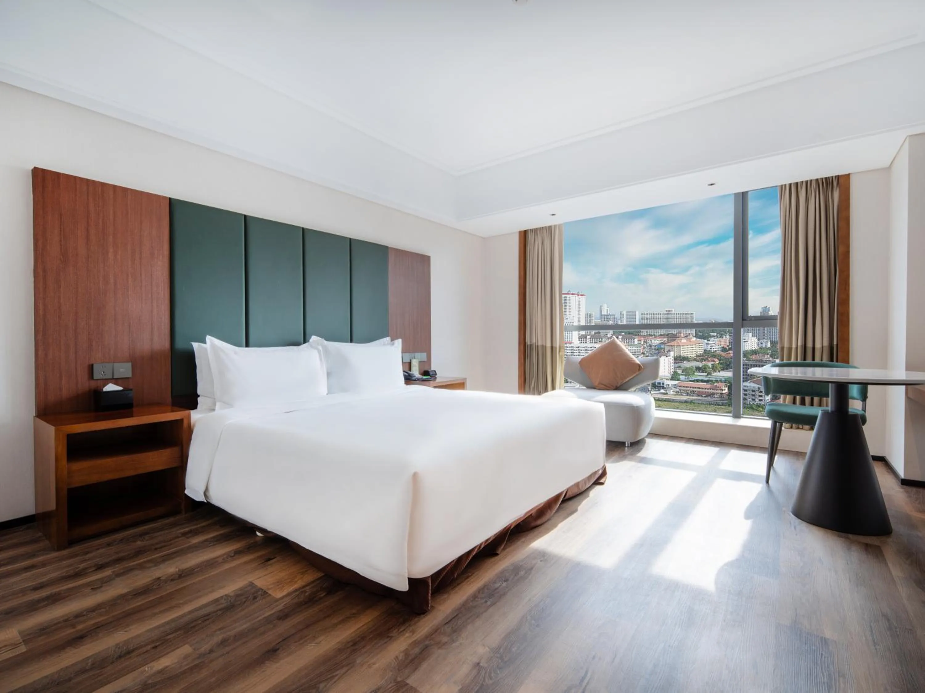 Bed in Holiday Inn Qingdao City Center by IHG - May 4th Square
