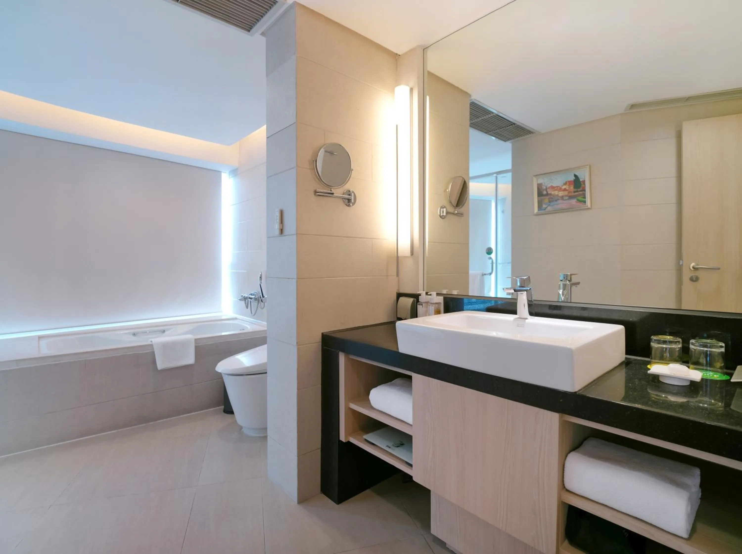 Holiday Inn Qingdao City Center by IHG - May 4th Square