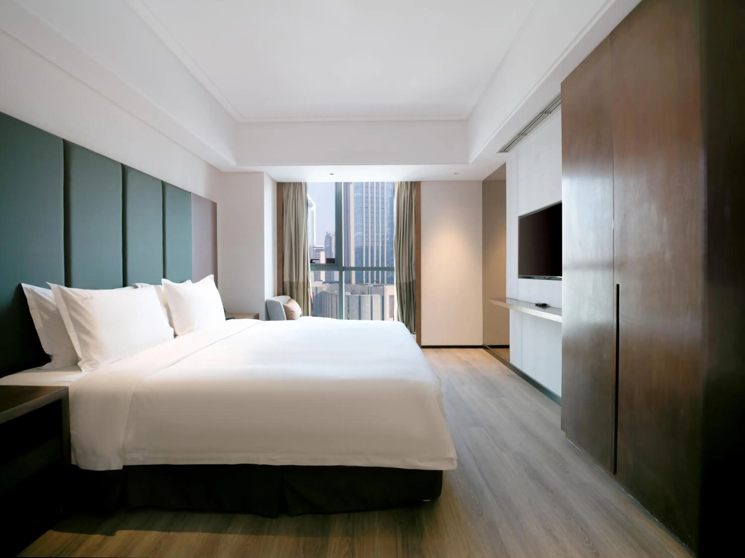 Bed in Holiday Inn Qingdao City Center by IHG - May 4th Square
