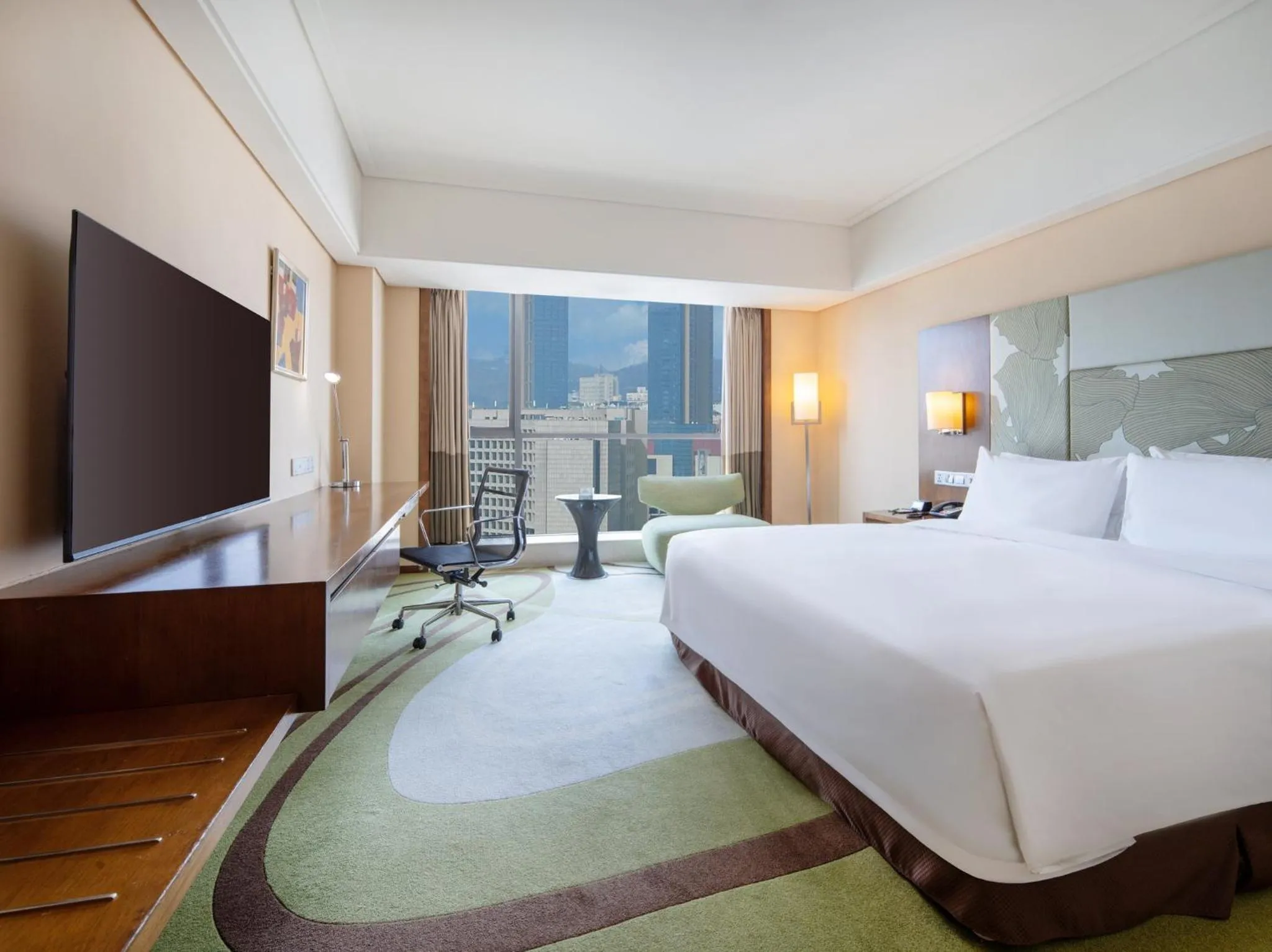 Photo of the whole room, Bed in Holiday Inn Qingdao City Center by IHG - May 4th Square