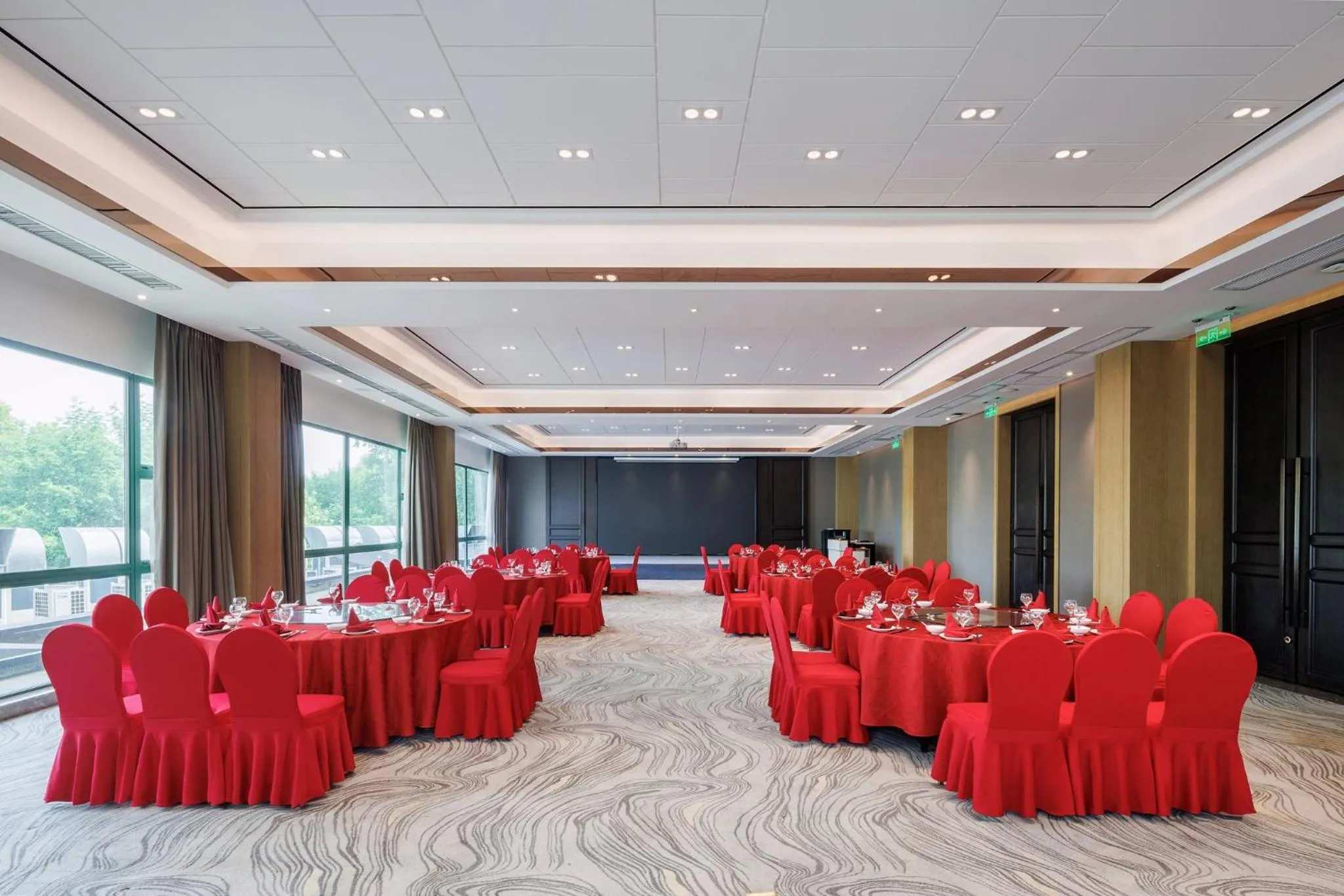 Meeting/conference room in Holiday Inn Wuhan Riverside by IHG