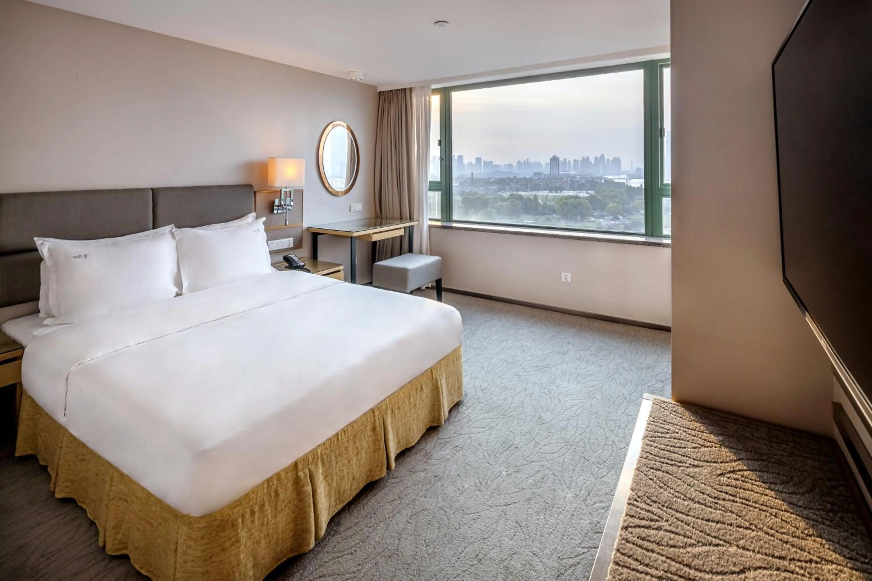 Bedroom, Bed in Holiday Inn Wuhan Riverside by IHG