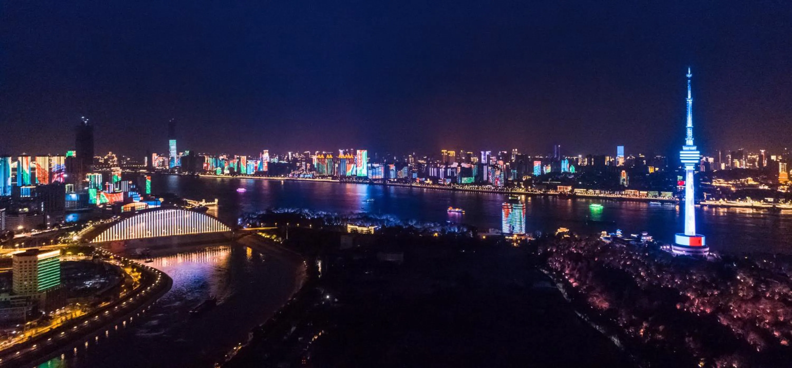 Night in Holiday Inn Wuhan Riverside by IHG