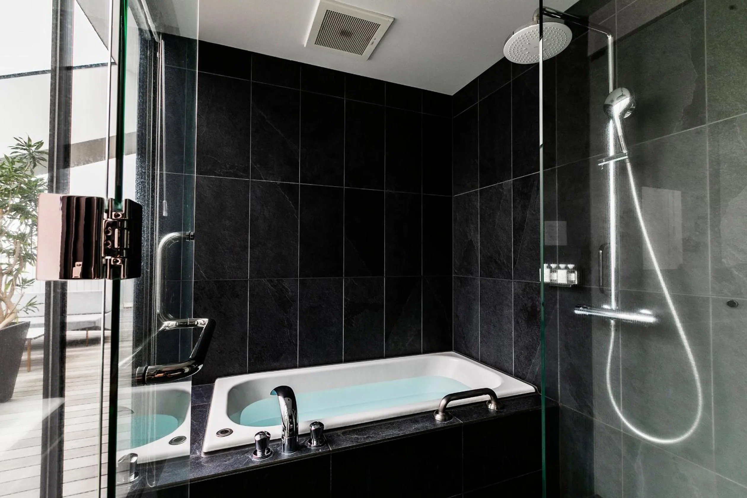 Shower in Garden Terrace Saga Hotel & Resorts