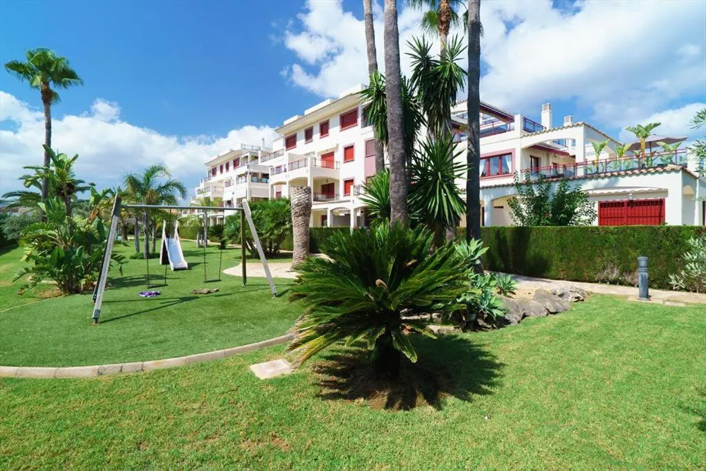 El Palmeral I by Aguilarent