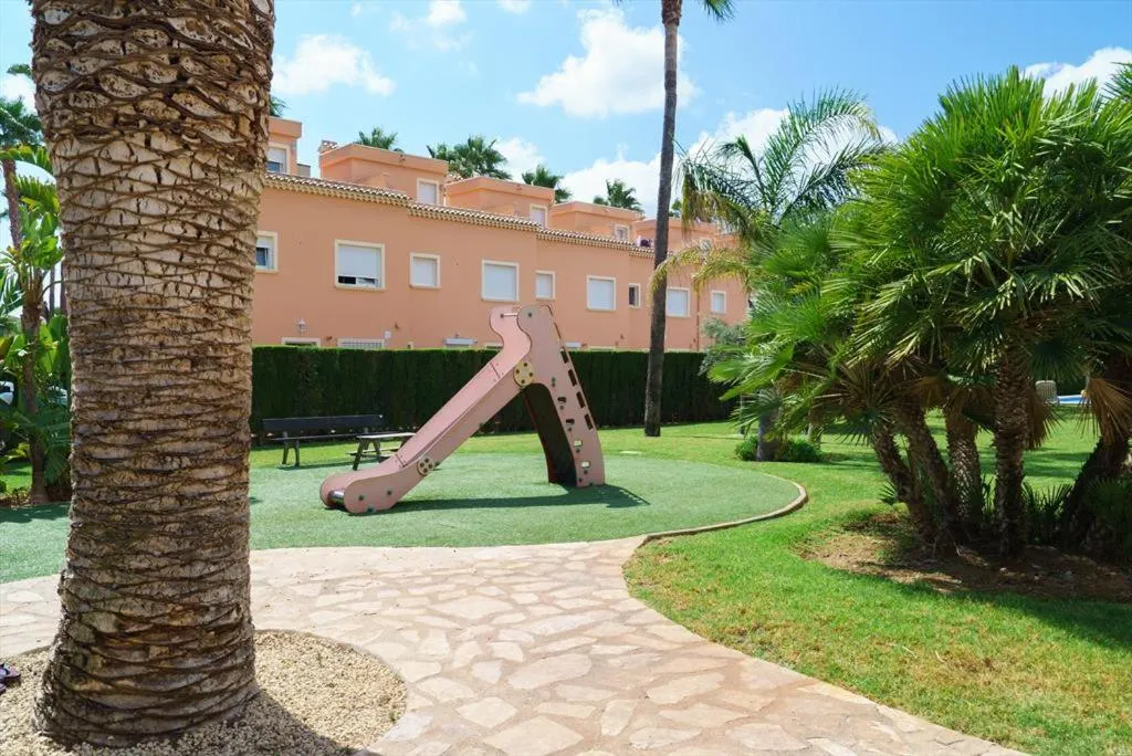 El Palmeral I by Aguilarent