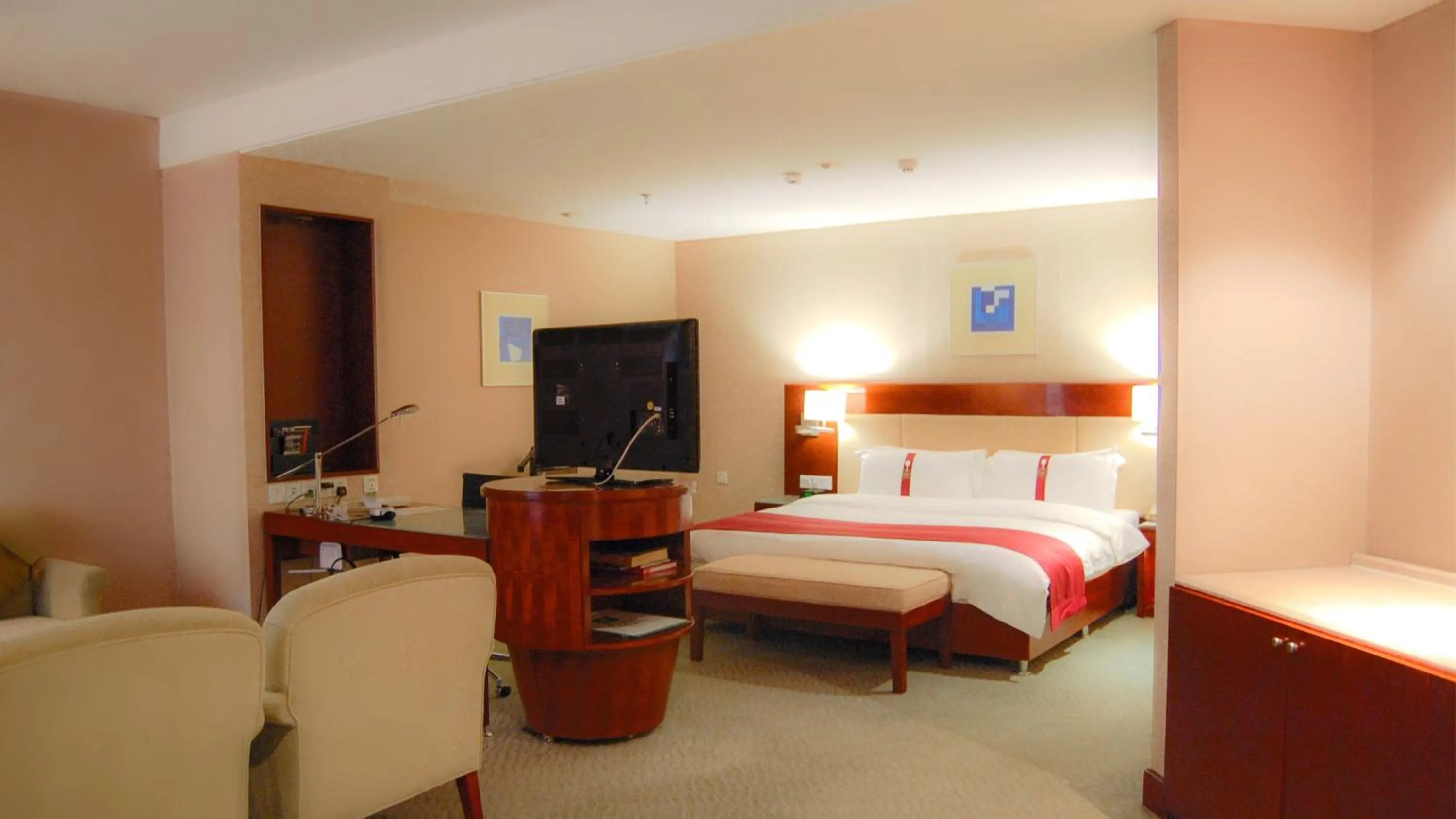 Photo of the whole room, Room Photo in Holiday Inn Hohhot