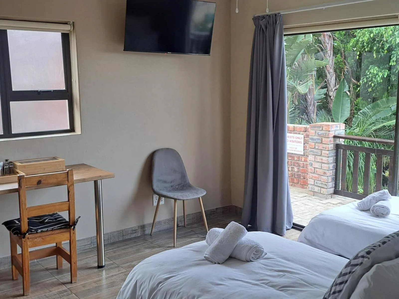 Bed in Dolphin View Guesthouse