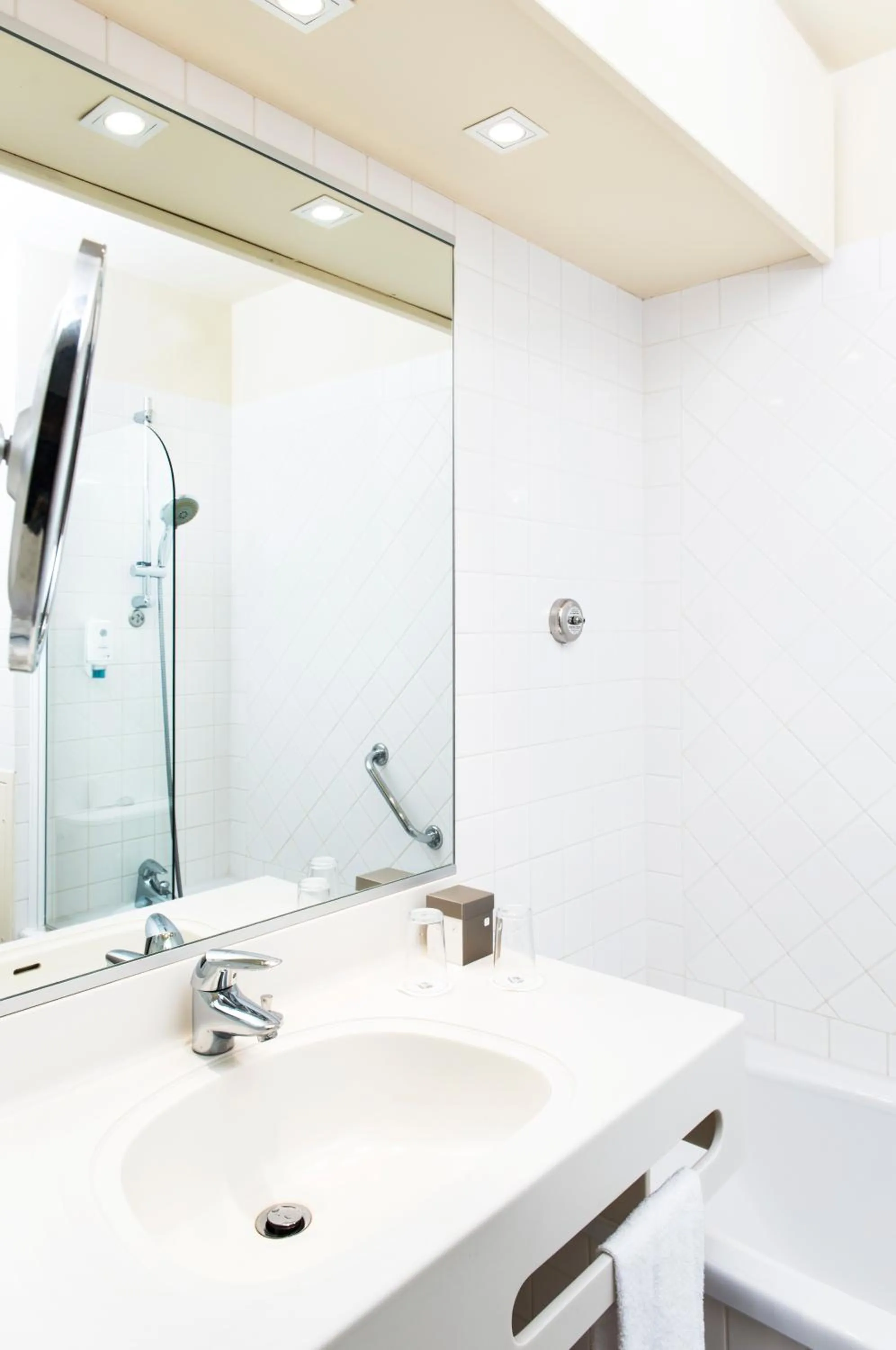 Shower in Résidence Valdys Thalasso & Spa - les Pins