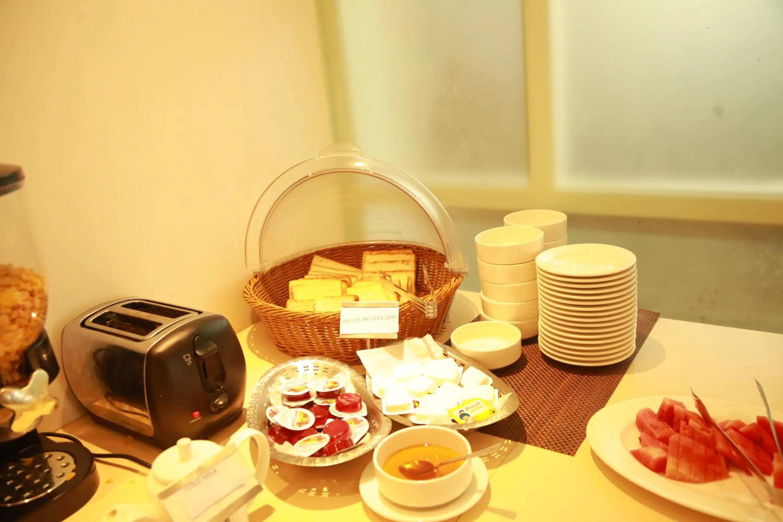 Restaurant/places to eat in Casa Montana Munnar