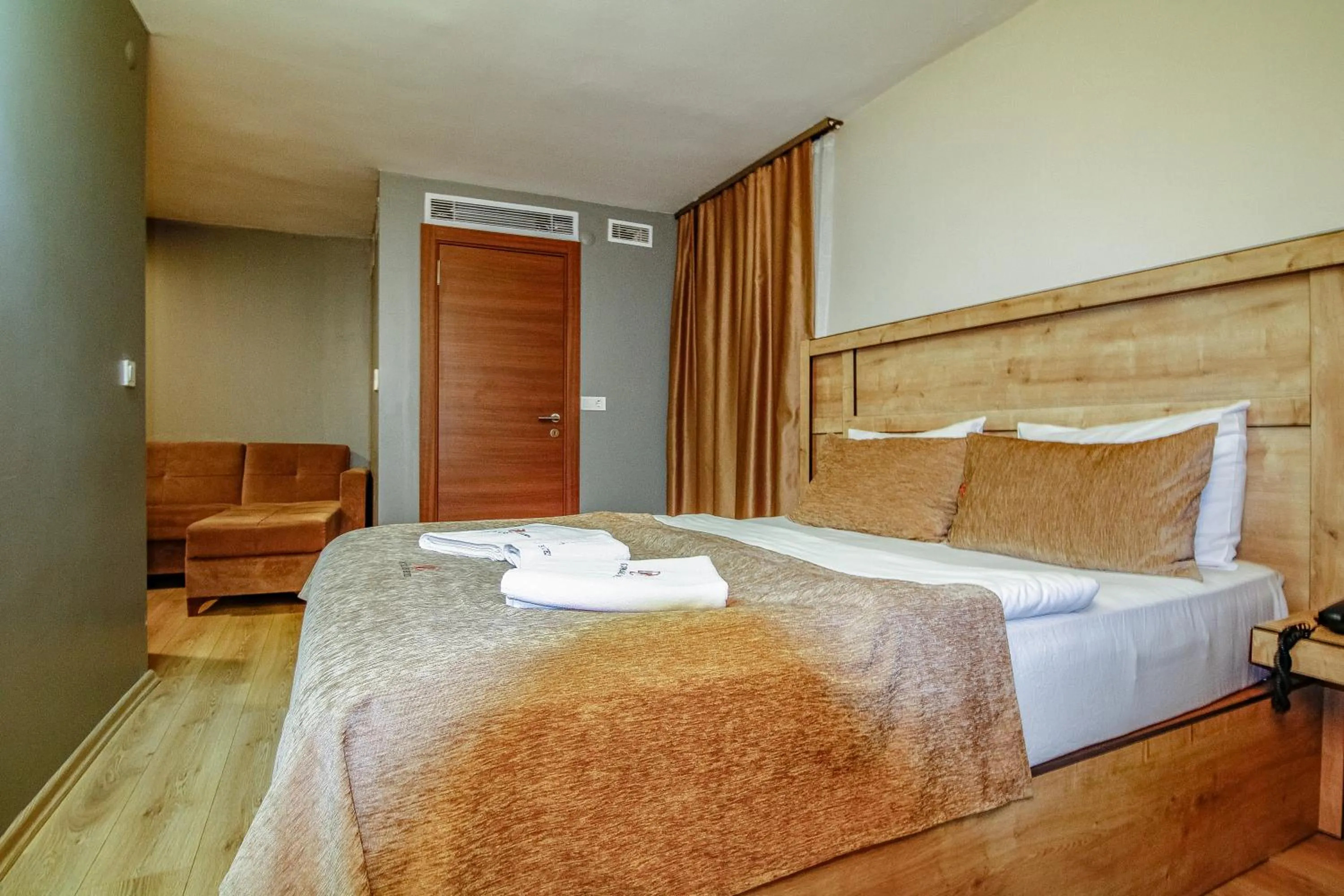 Photo of the whole room, Bed in Double DD Hotel