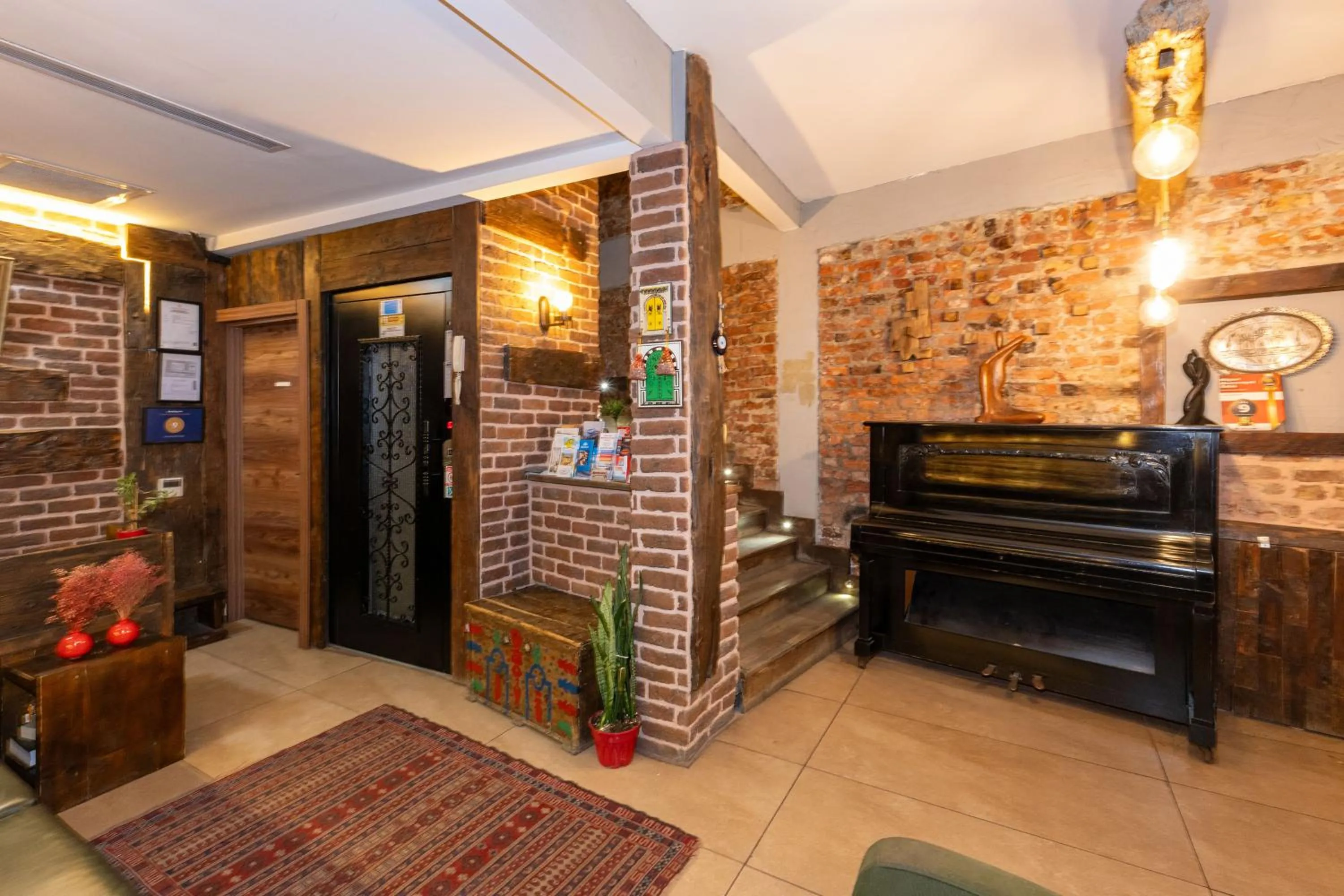 Lobby or reception in Double DD Hotel