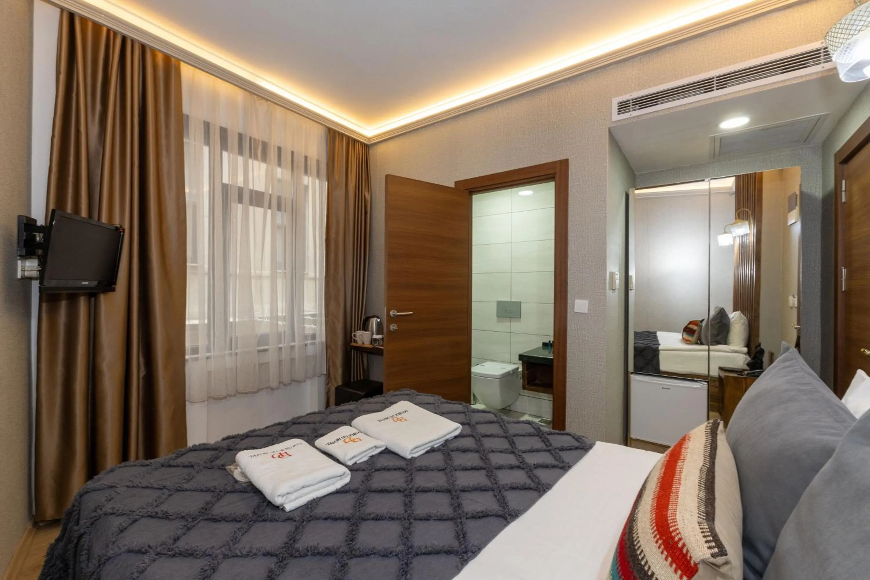 Photo of the whole room, Bed in Double DD Hotel