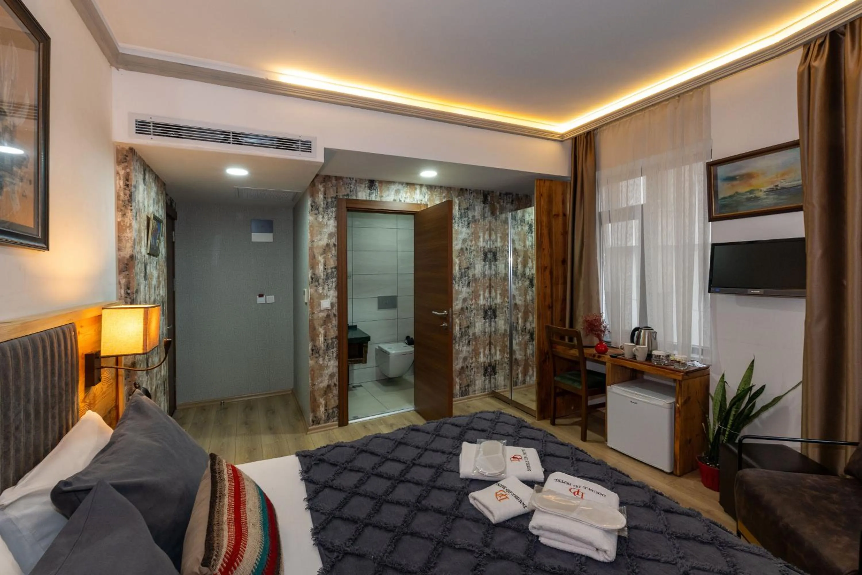 Photo of the whole room, Bed in Double DD Hotel