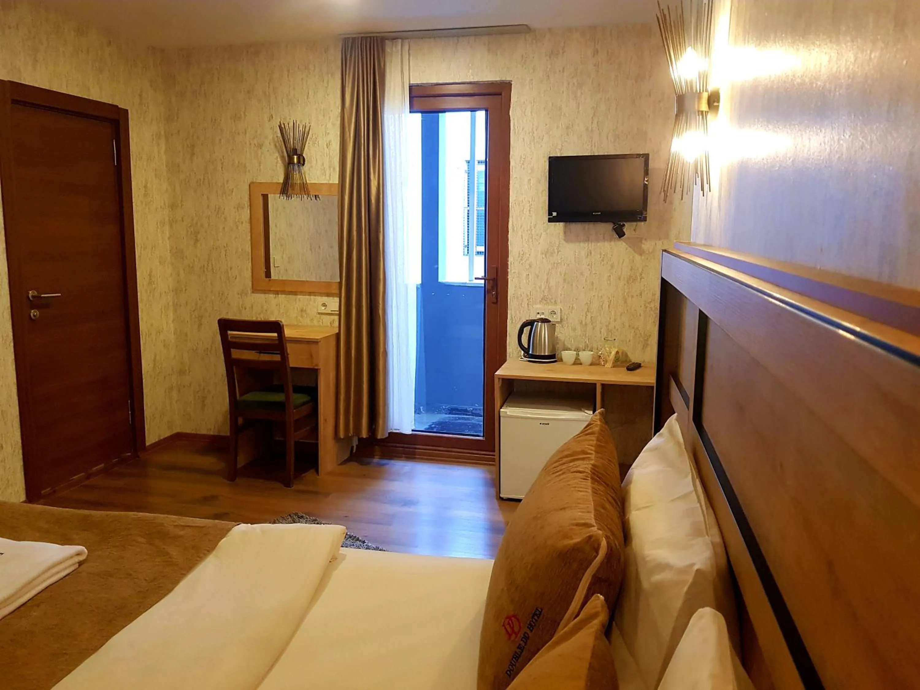 Balcony/Terrace, Bed in Double DD Hotel