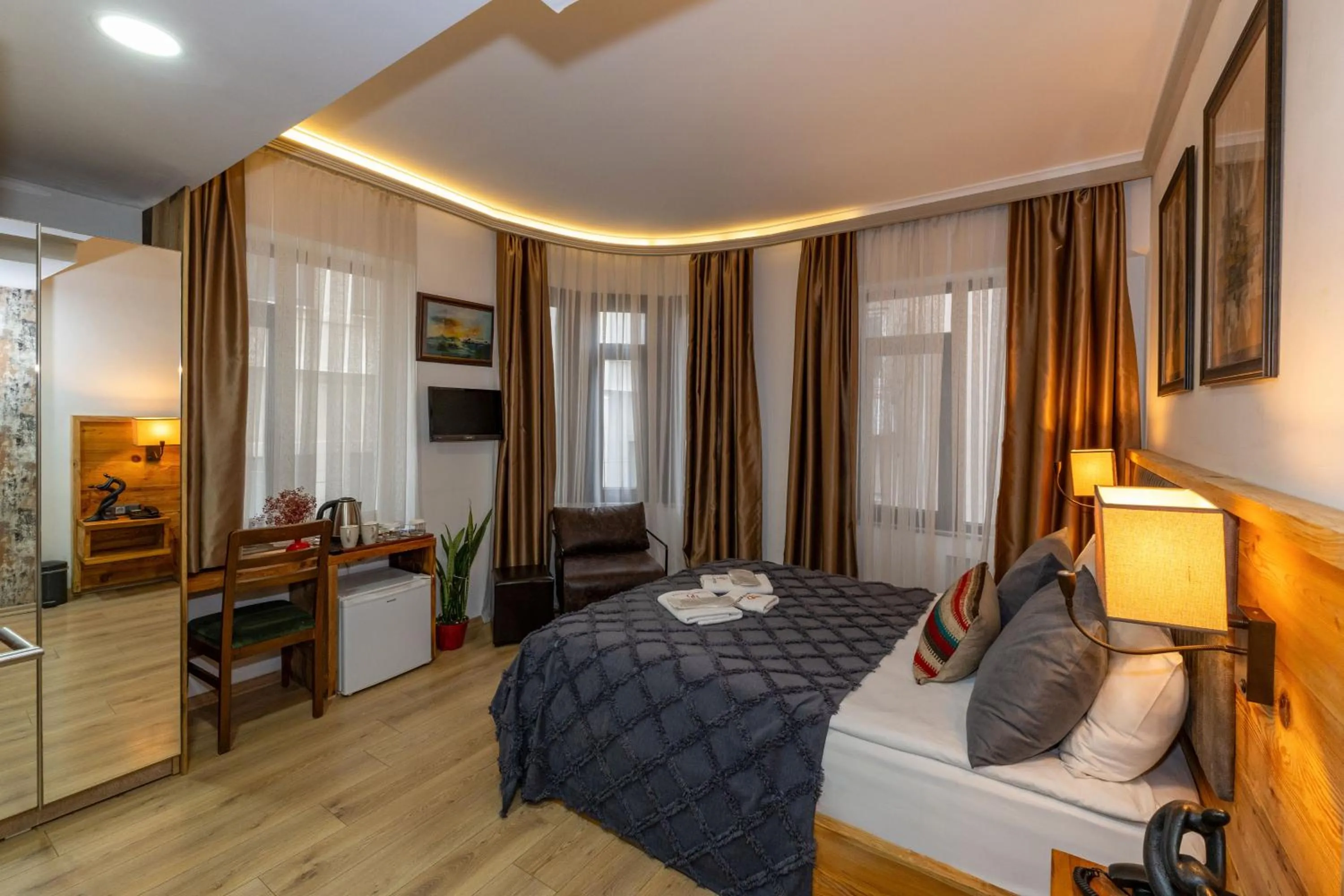 Photo of the whole room, Bed in Double DD Hotel