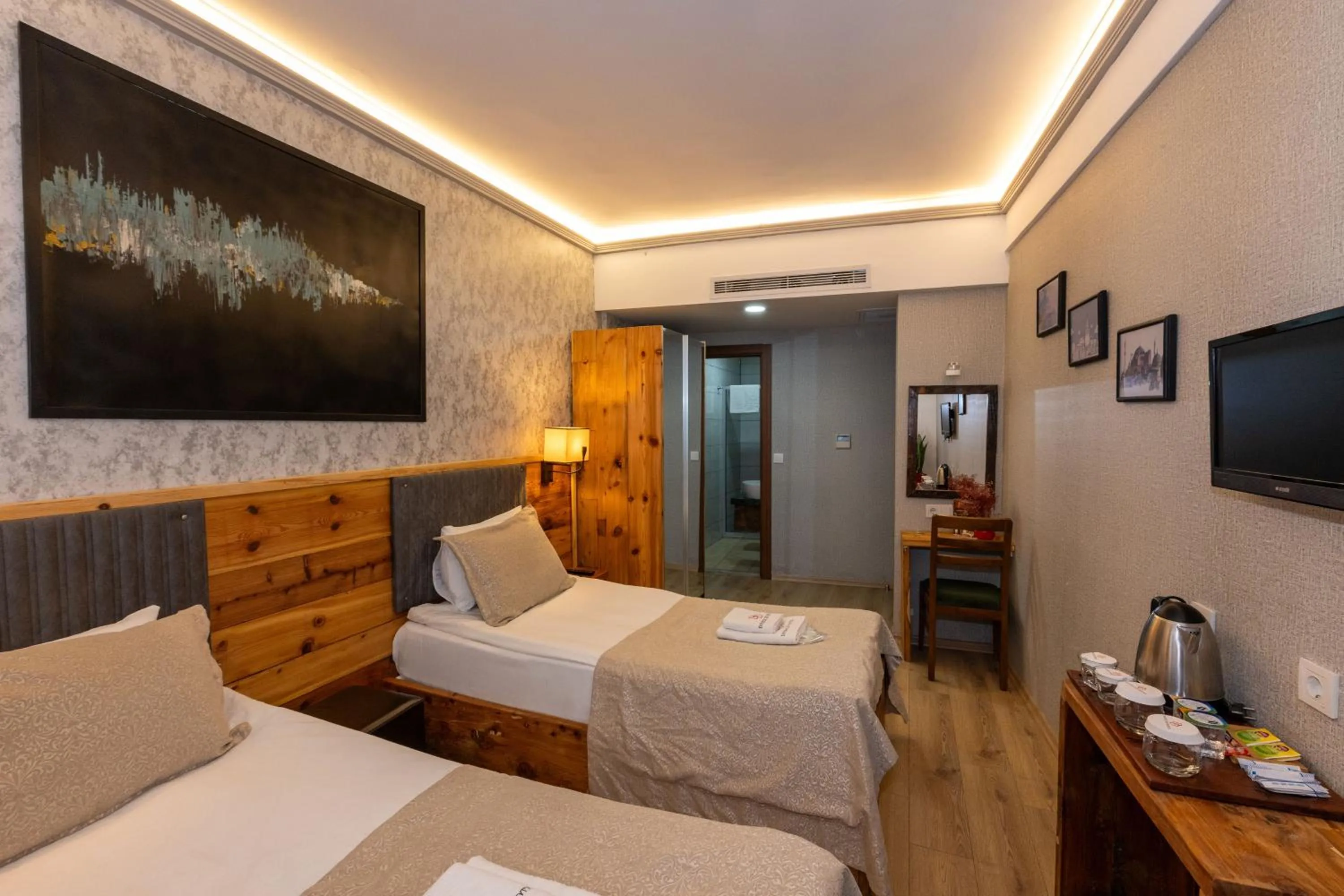 Photo of the whole room, Bed in Double DD Hotel