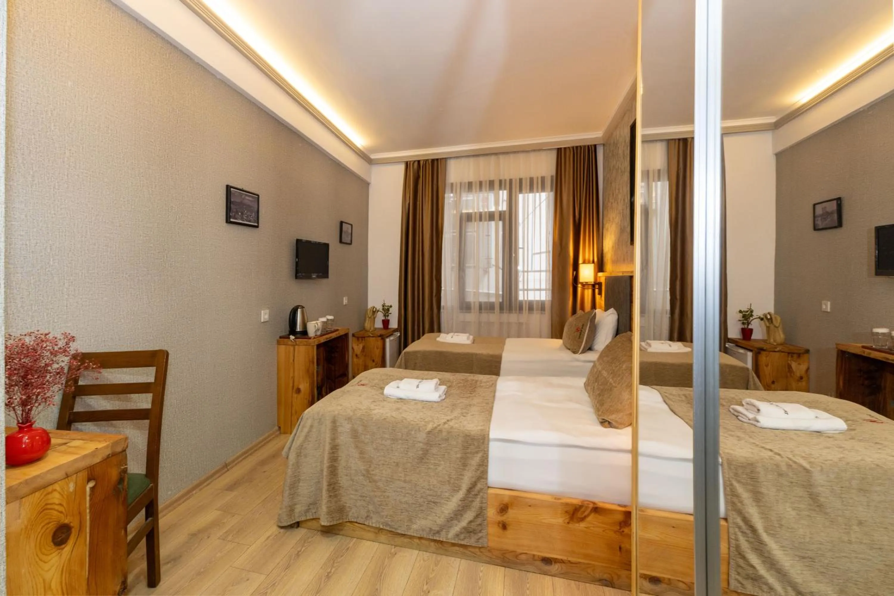 Photo of the whole room, Bed in Double DD Hotel