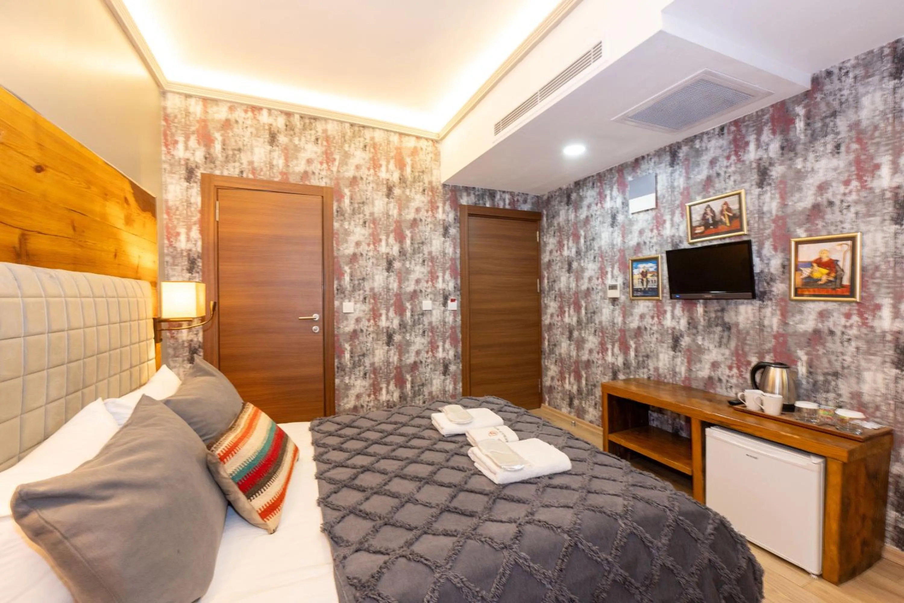 Photo of the whole room, Bed in Double DD Hotel