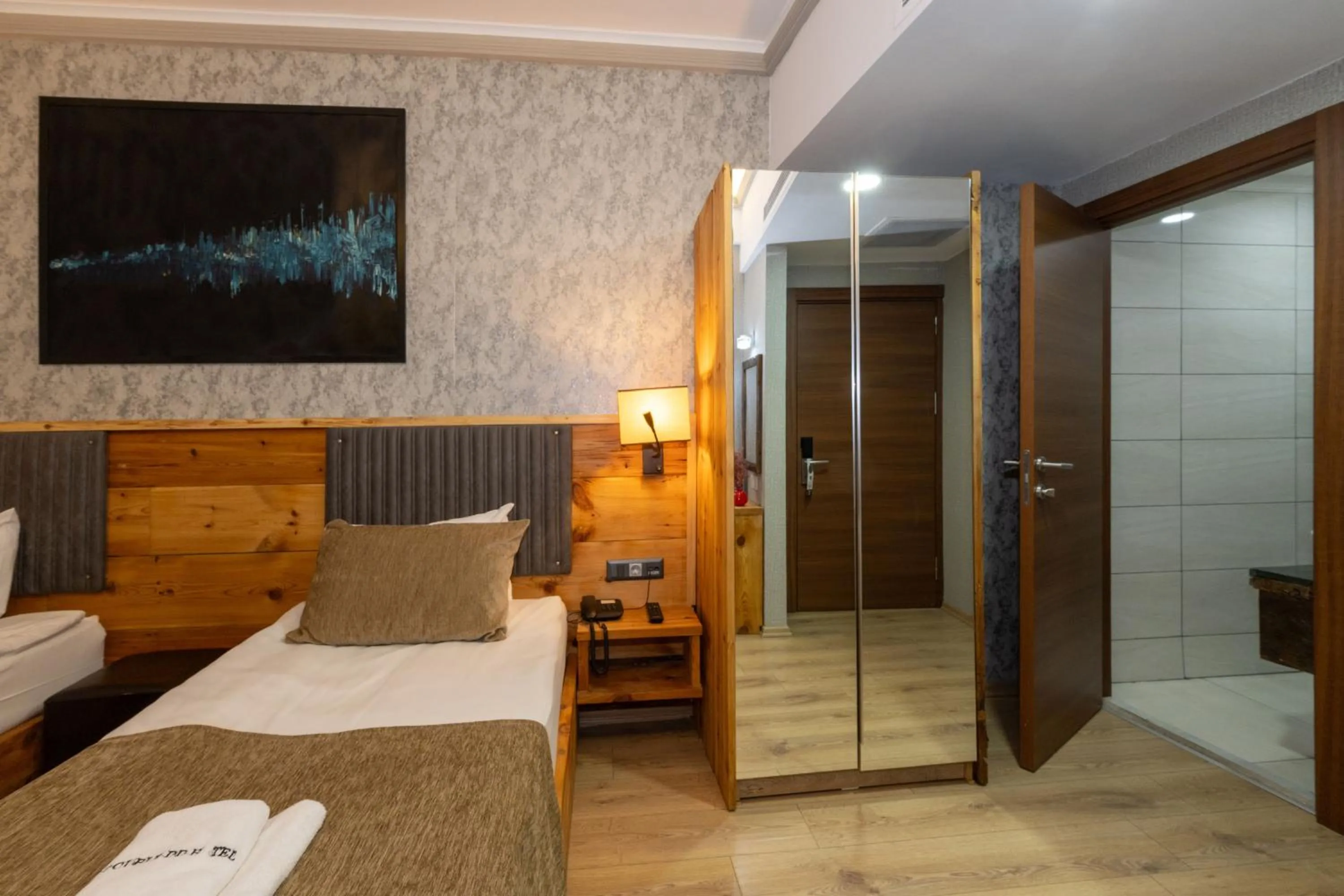 Bathroom, Bed in Double DD Hotel