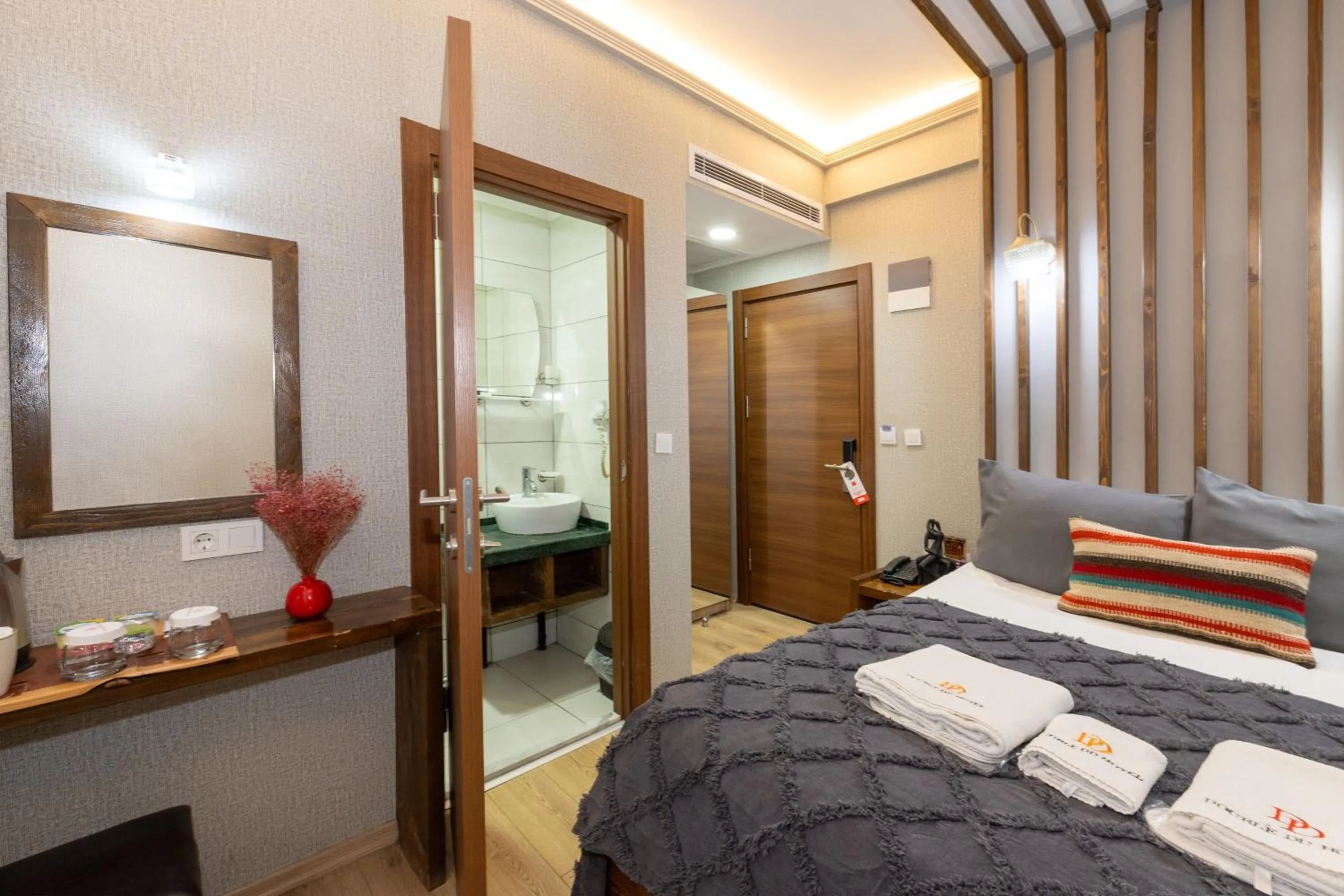 Photo of the whole room, Bed in Double DD Hotel