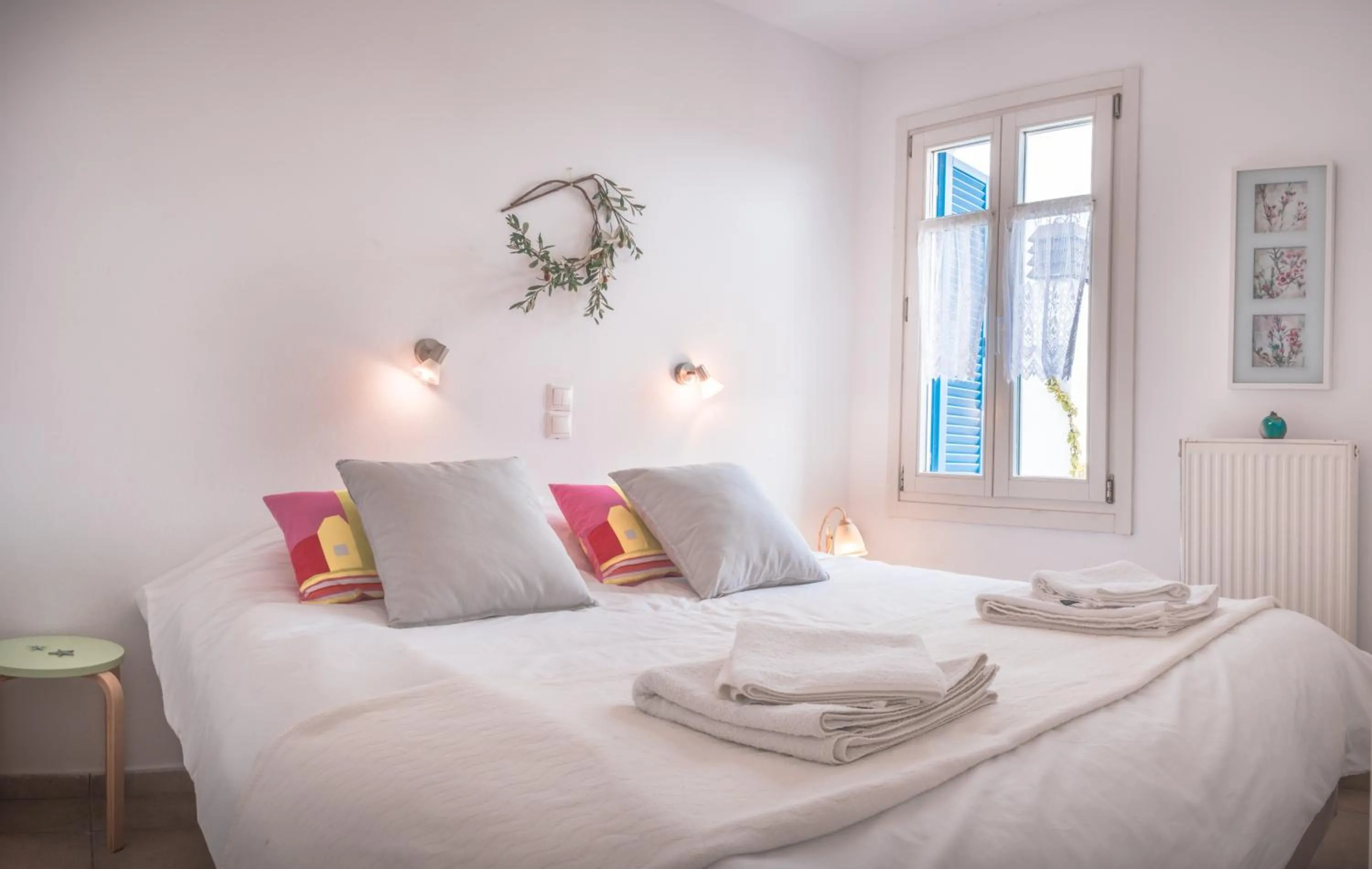 Bedroom, Bed in Anemomiloi Studios