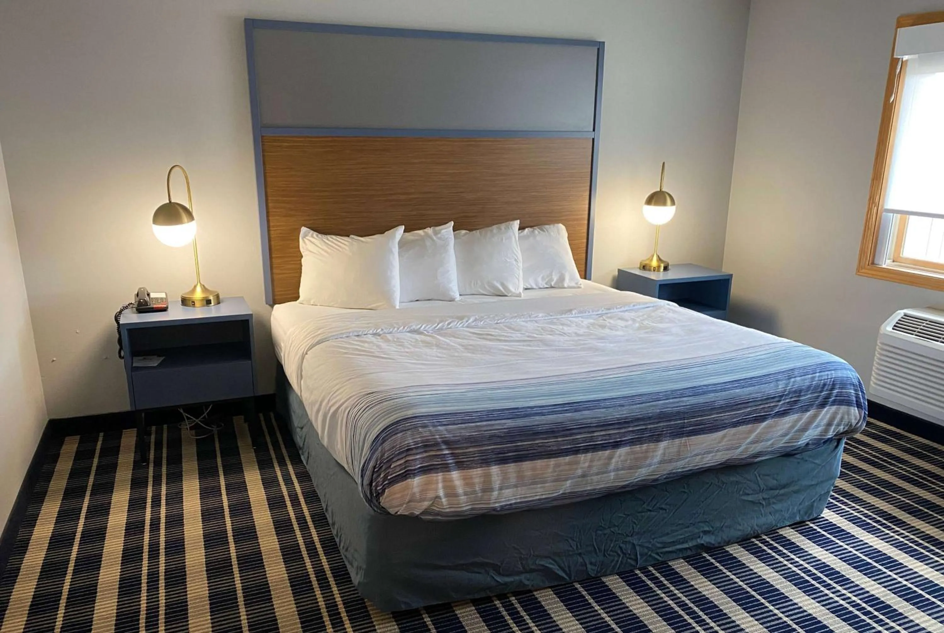 Photo of the whole room, Bed in AmericInn by Wyndham Chanhassen