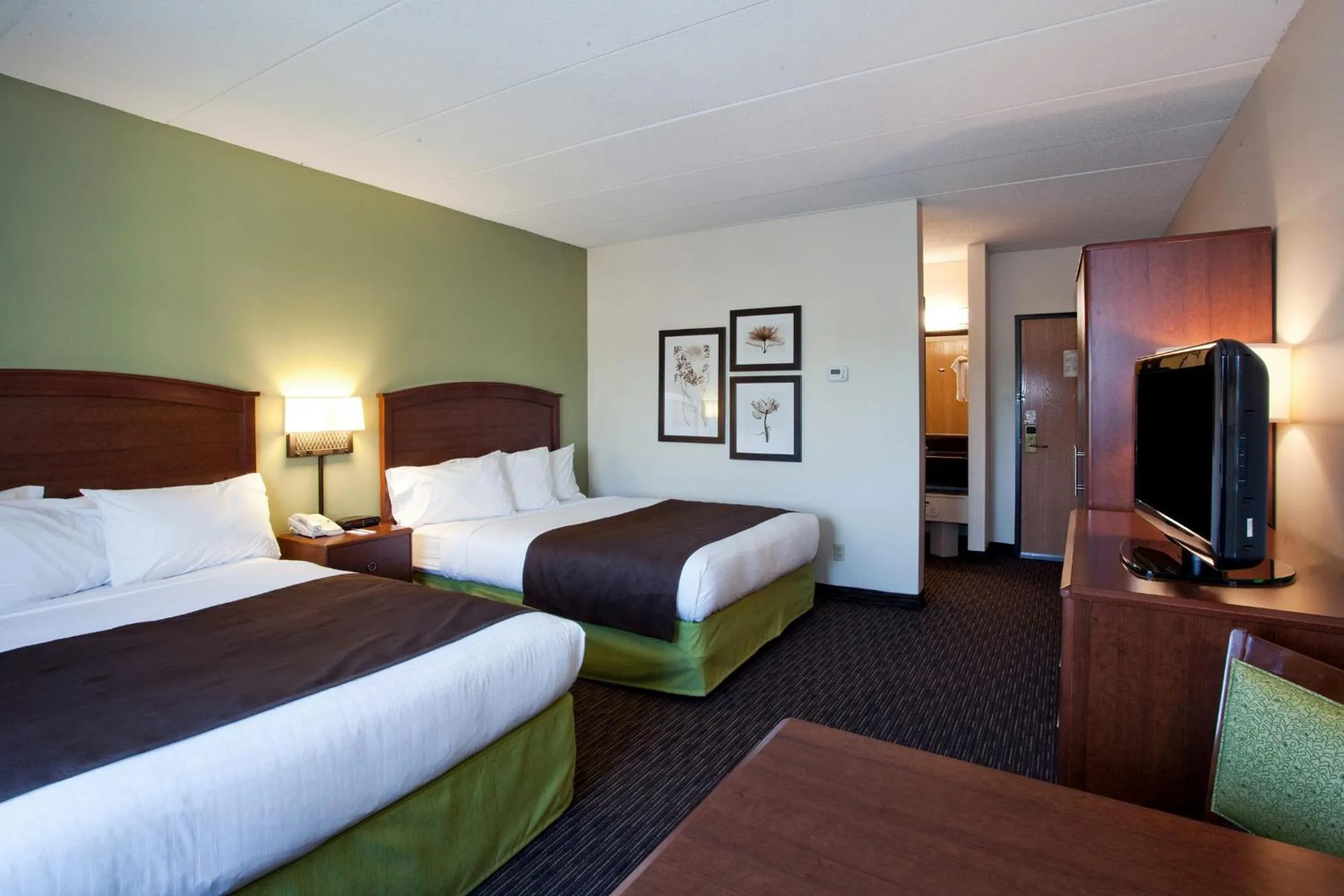Photo of the whole room, Bed in AmericInn by Wyndham Chanhassen