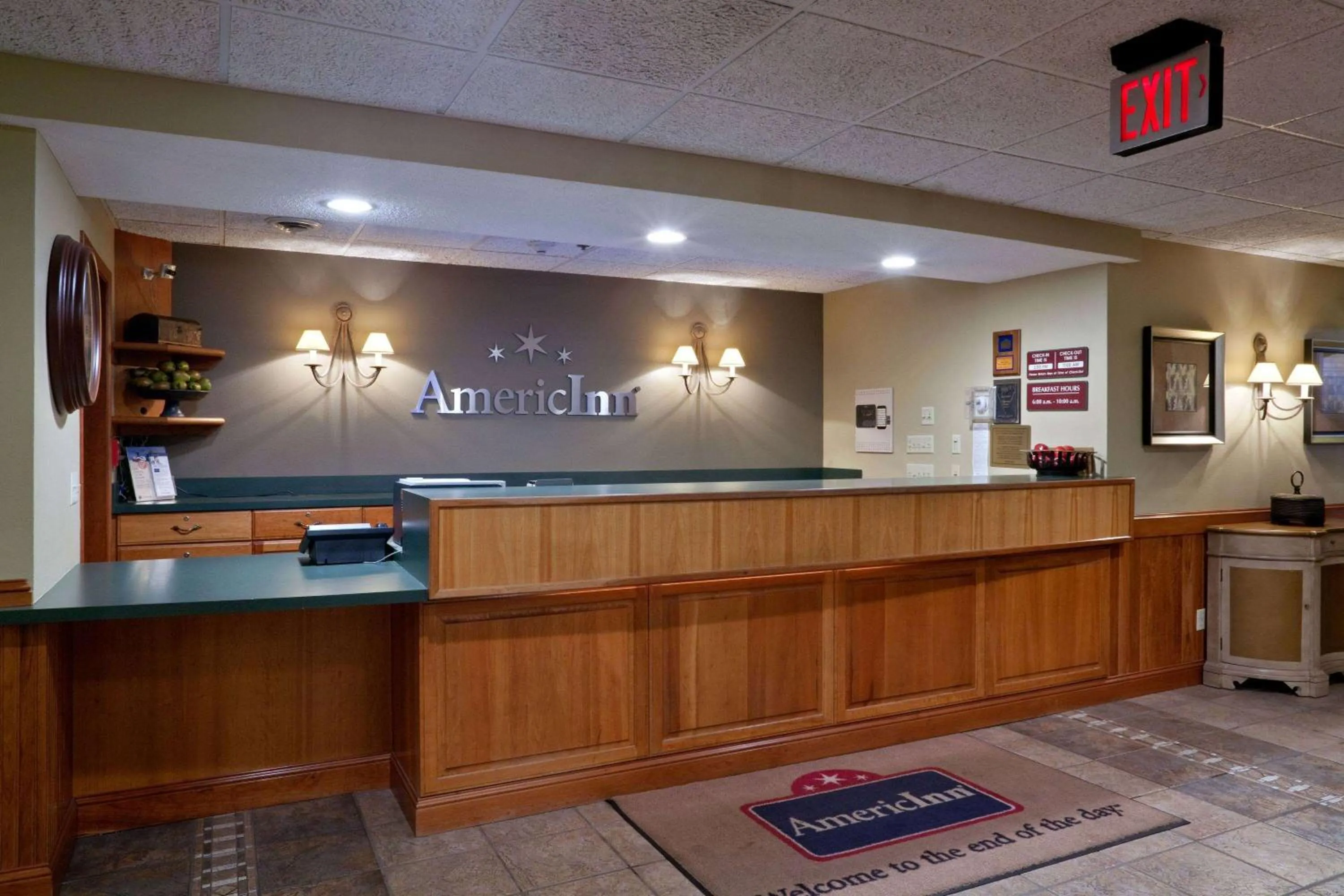 Lobby or reception in AmericInn by Wyndham Chanhassen